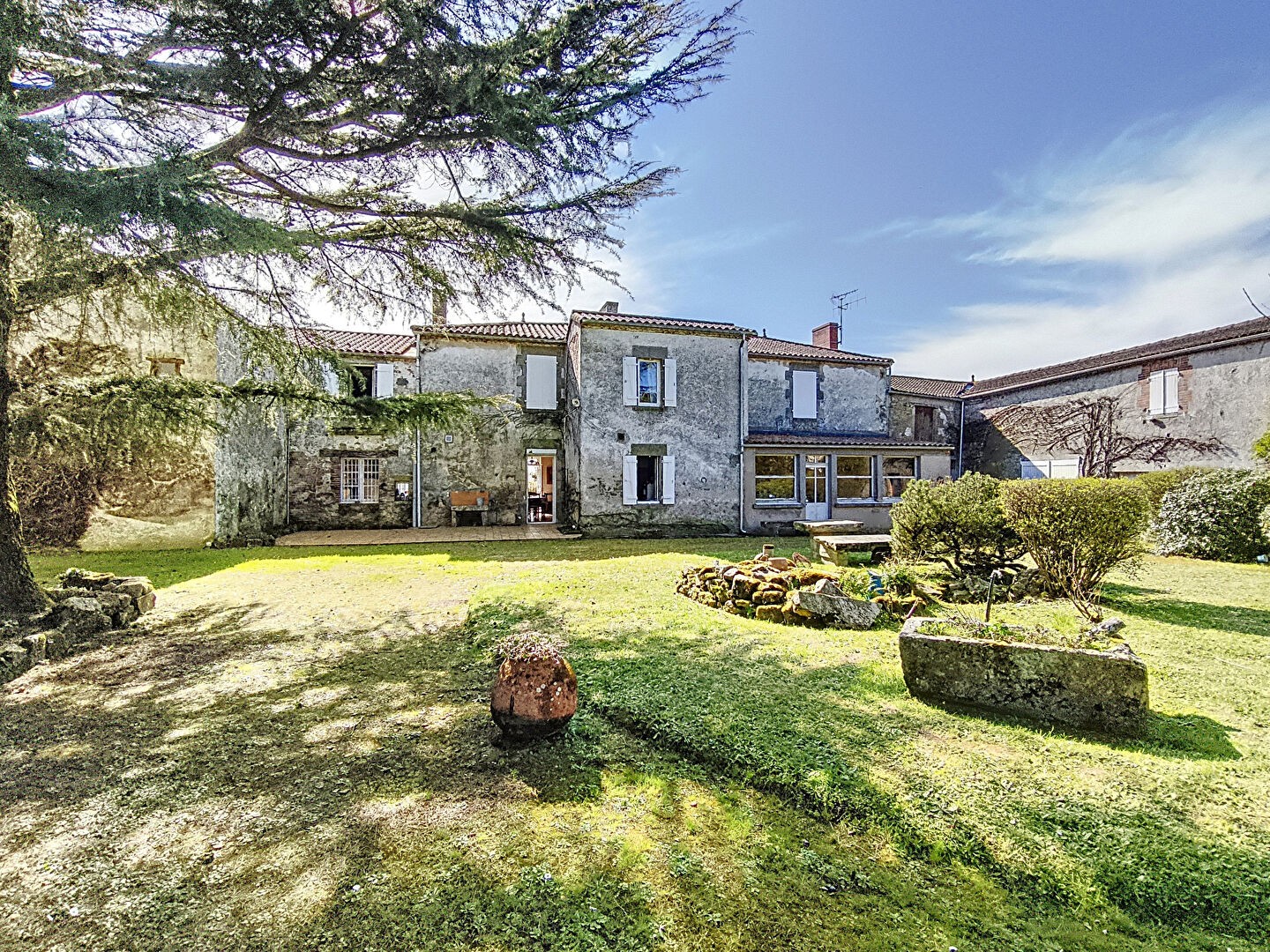 Maison à vendre - 256m2 - Beaufou (85170)