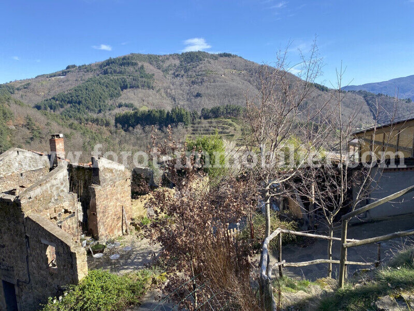 Maison à vendre - 8 pièces - 445m2 - Belsentes (07160)