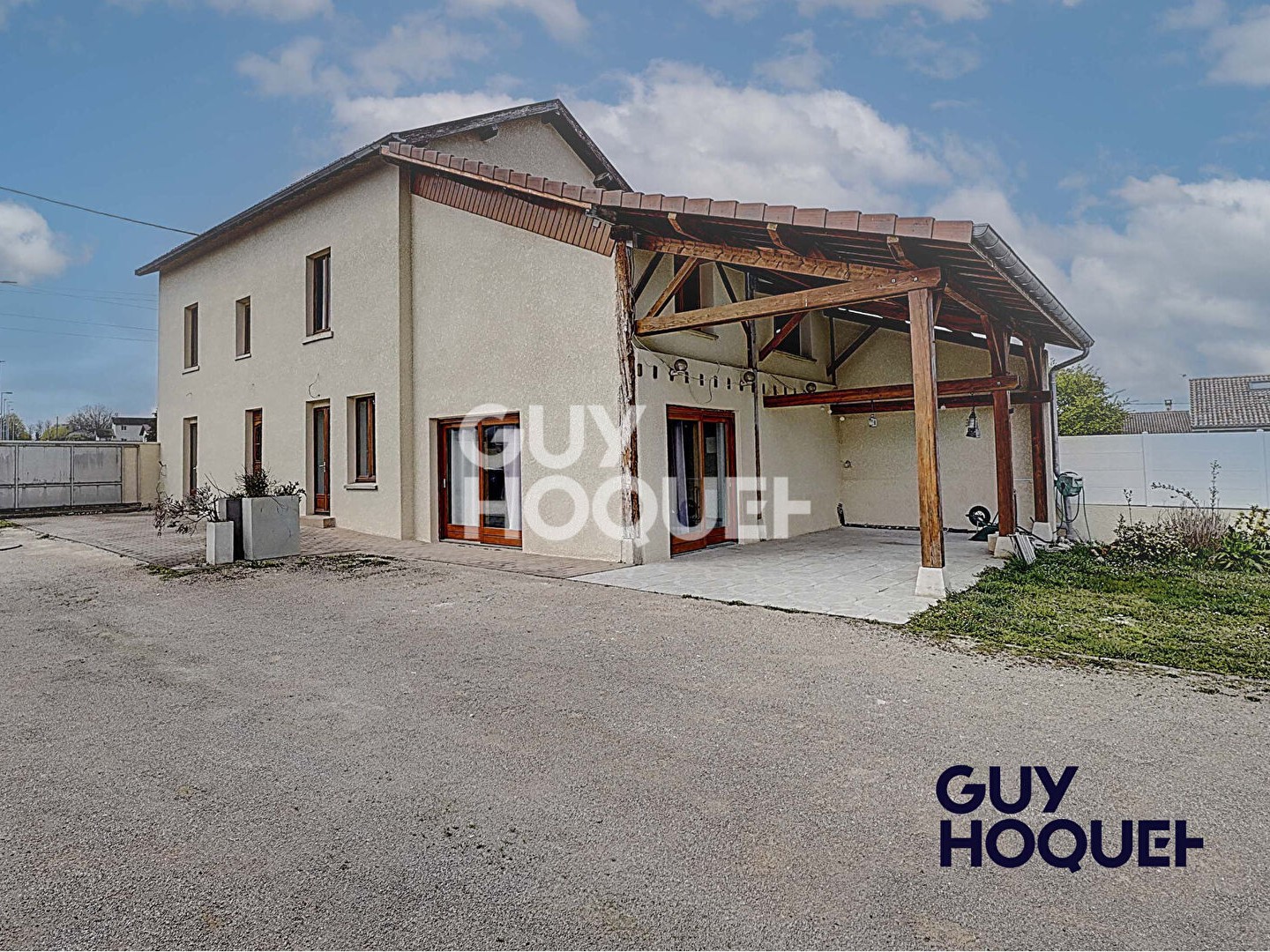 Maison à vendre - 8 pièces - 245m2 - Pont-De-Chéruy (38230)