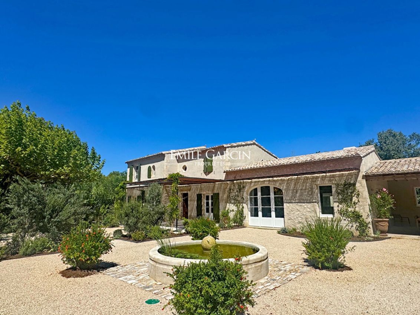 Maison à vendre - 9 pièces - 240m2 - Eygalières (13810)