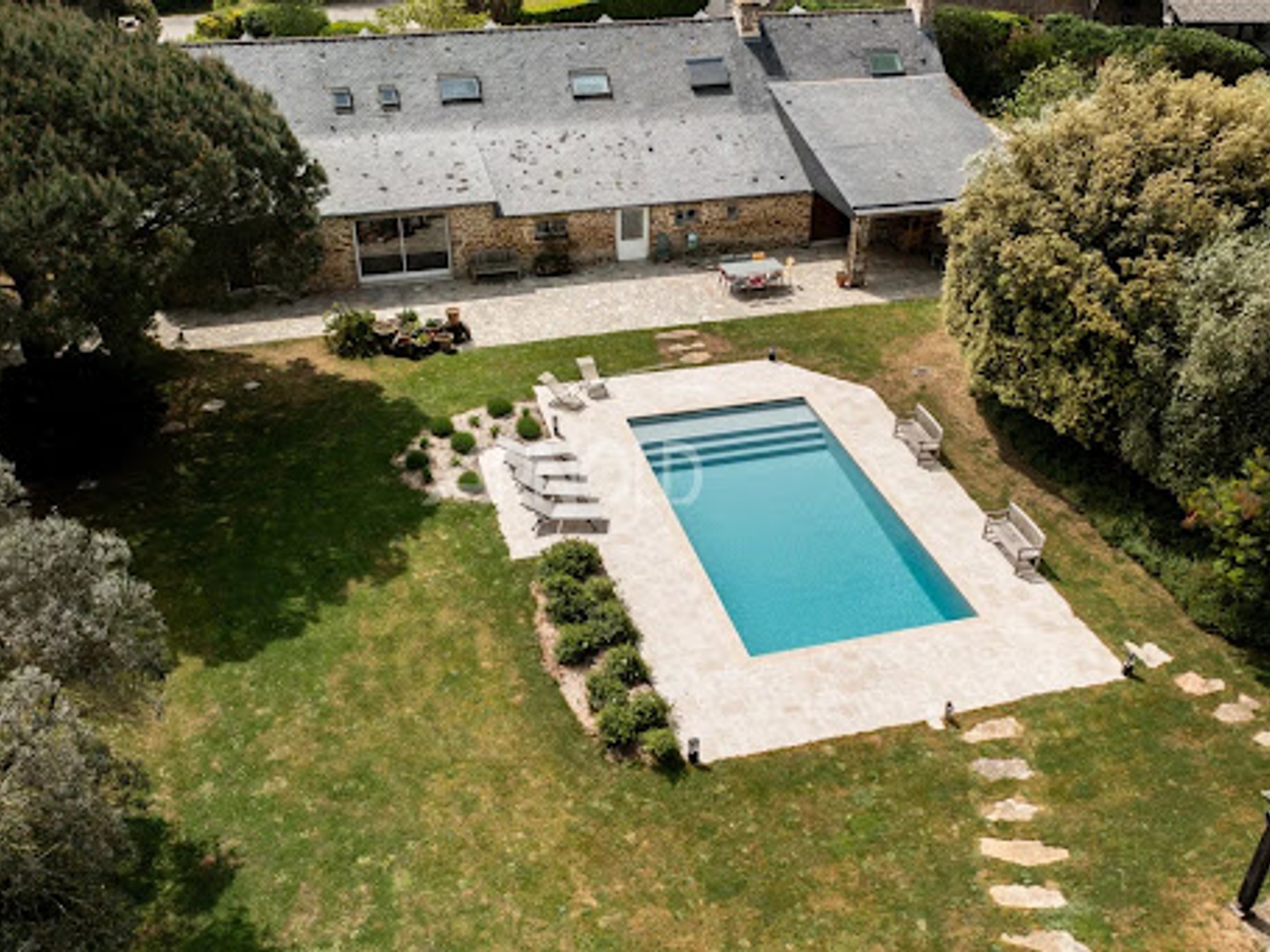 Maison 11 pièces 243 m²