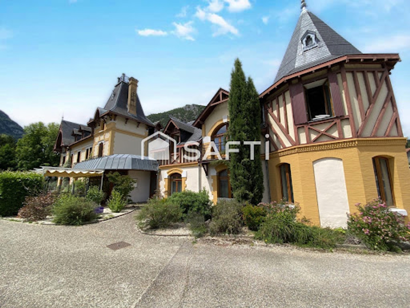 Maison à vendre - 19 pièces - 1000m2 - Tarascon-Sur-Ariège (09400)