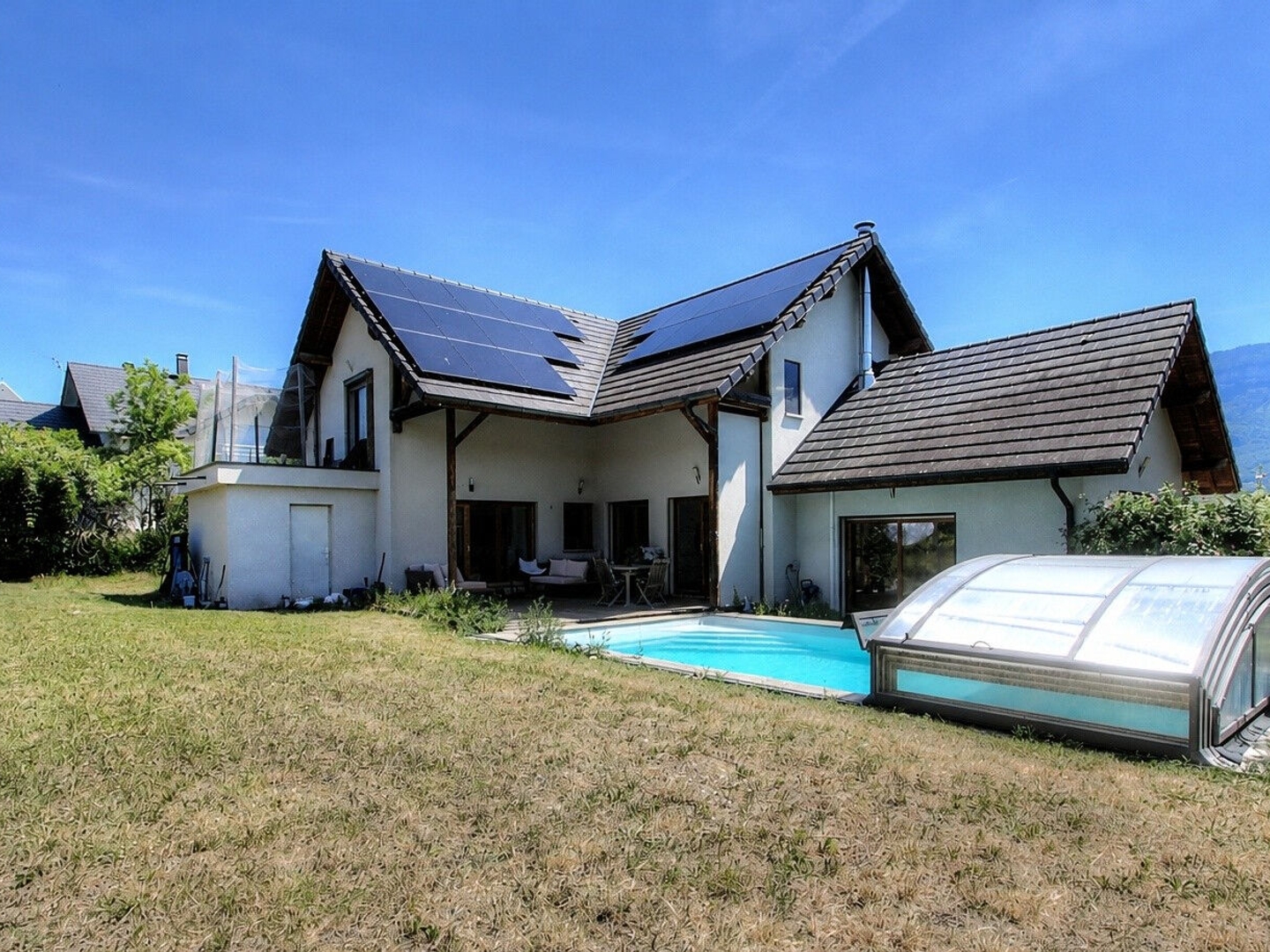 Villa Tresserve 225 m² avec piscine et garage sur 1100 m² de terrain