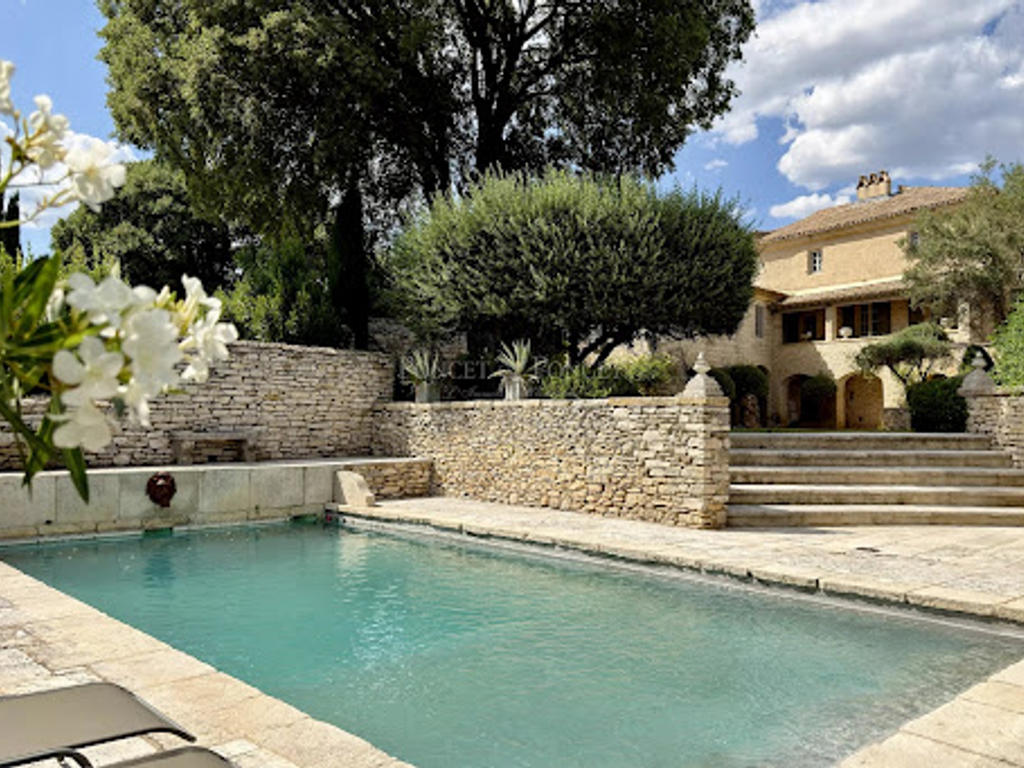 Propriété 8 pièces 405 m²