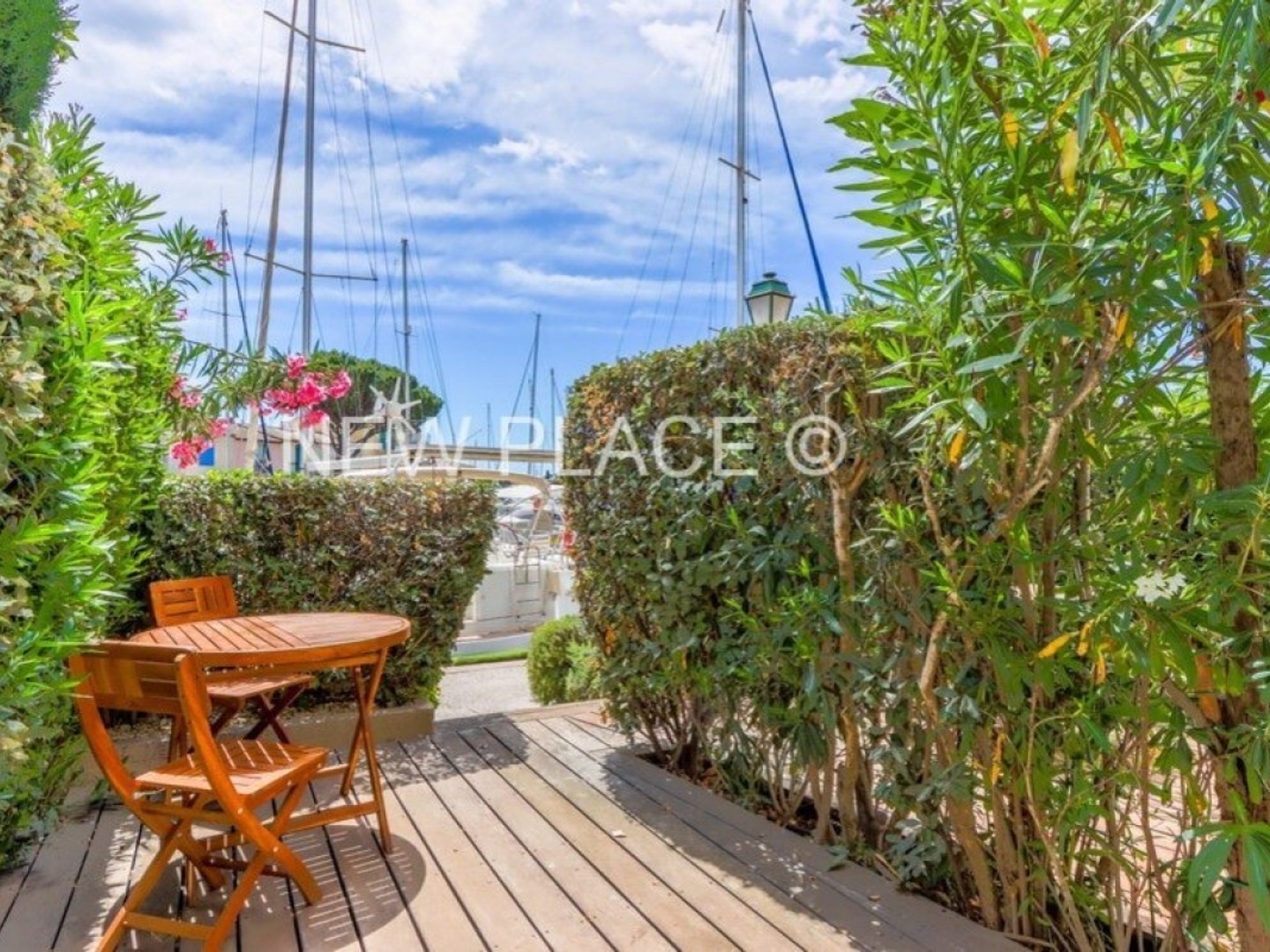 Bel appartement 2 pièces rénové en rez-de-jardin avec amarrage 24m