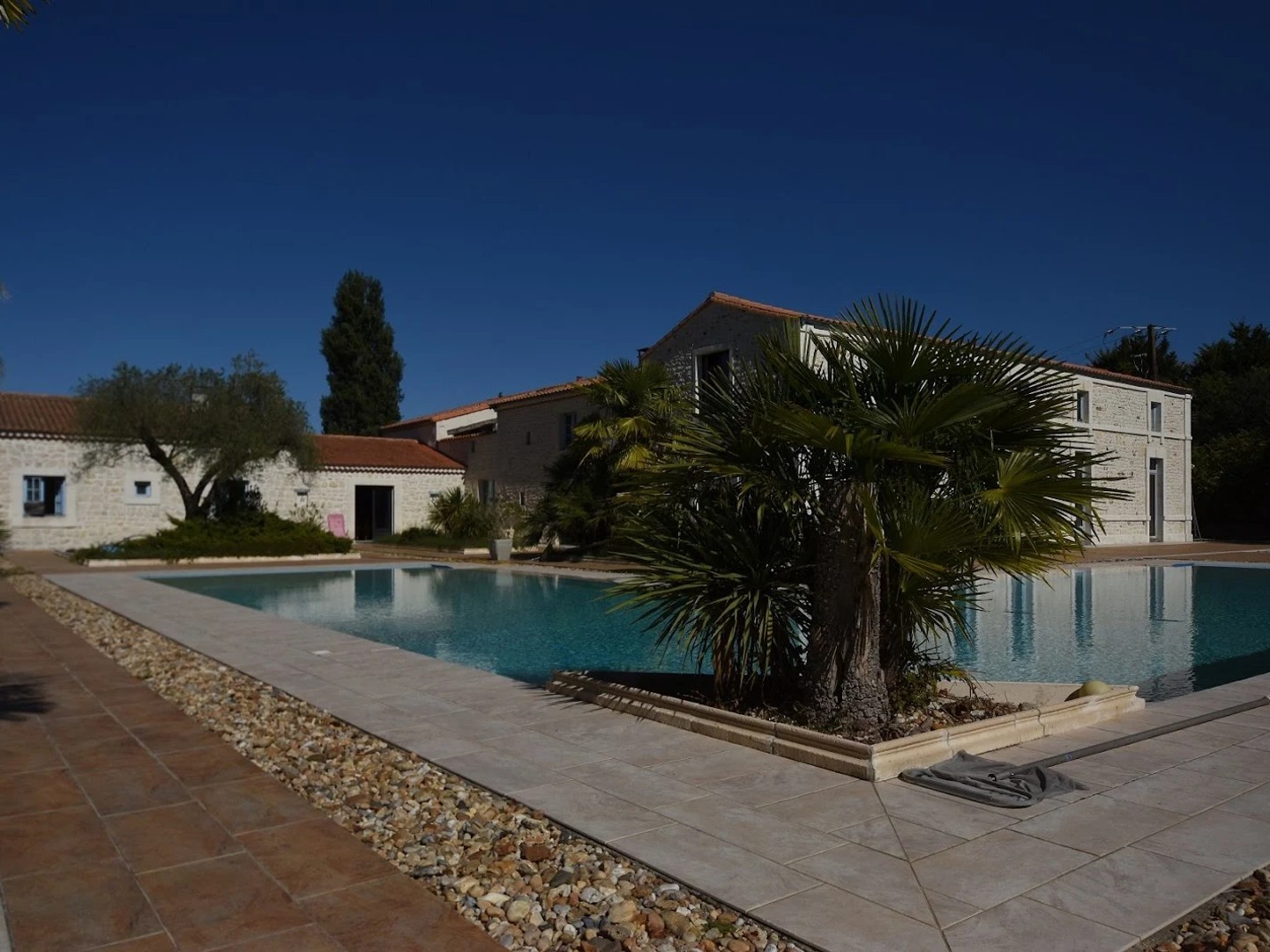 Maison à vendre - 11 pièces - 480m2 - Chaillevette (17890)