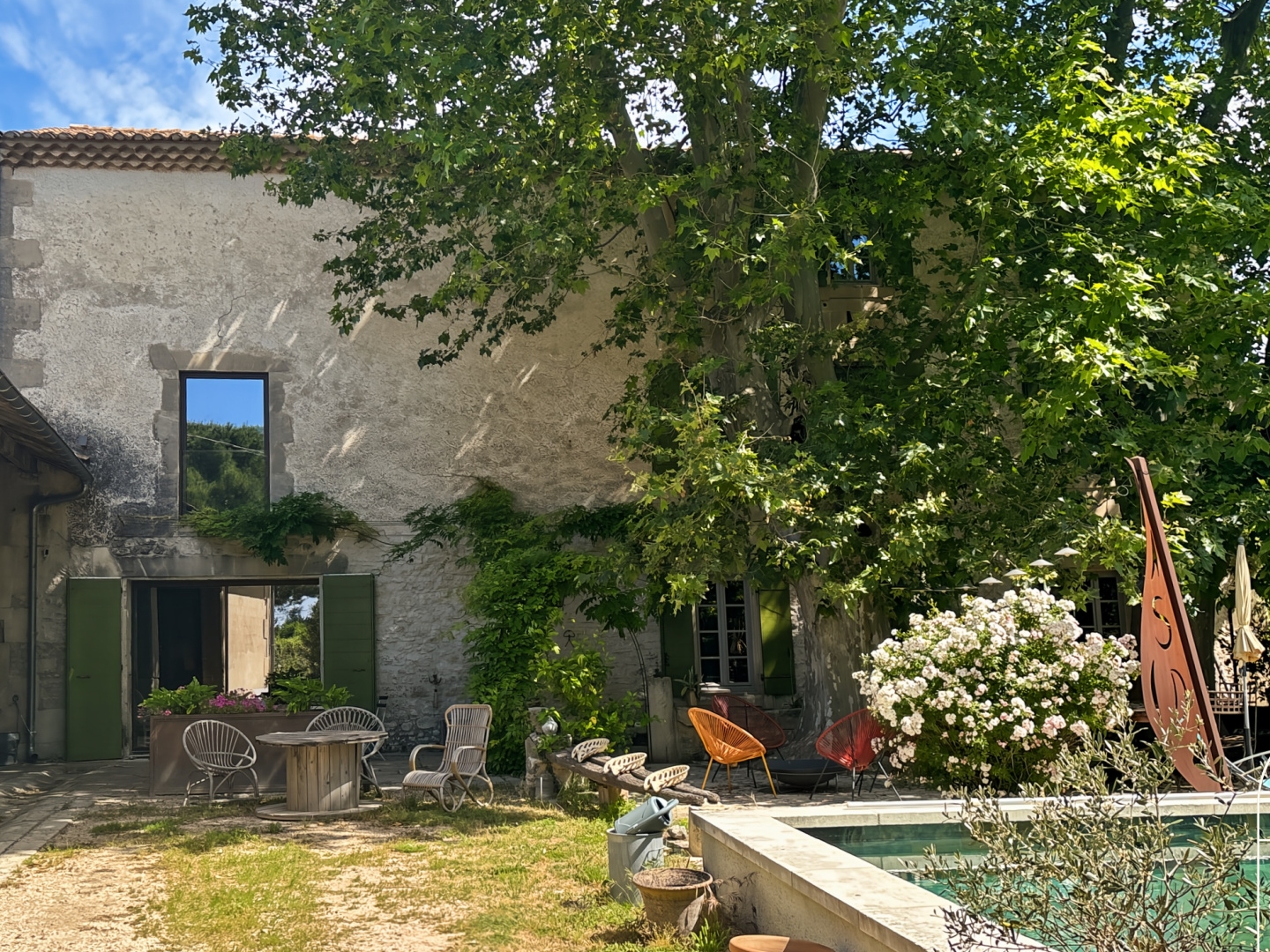 Mas bourgeois rénové 356 m2 sur terrain de 6500m2