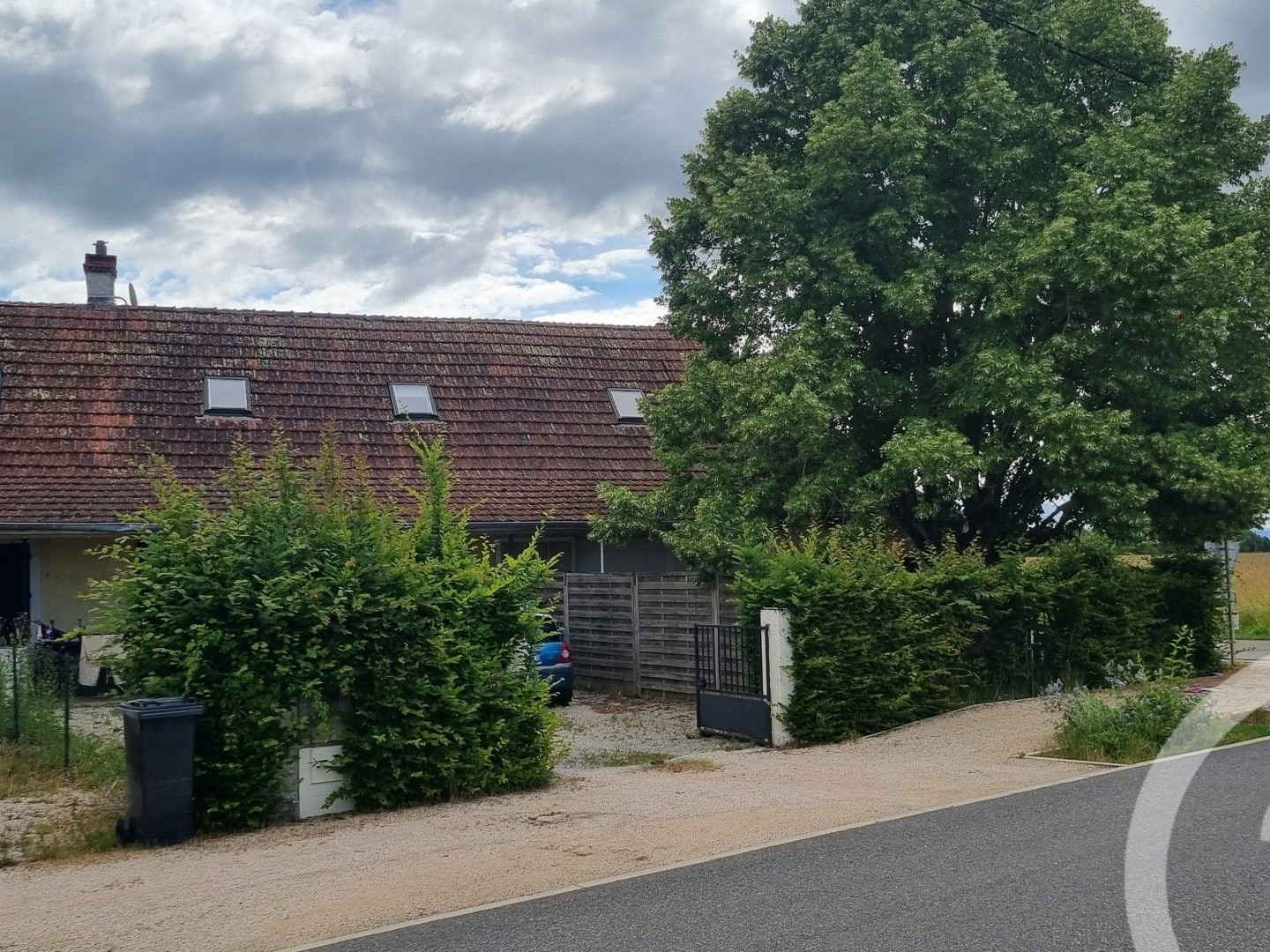 Maison à vendre - 10 pièces - 199m2 - Montret (71440)