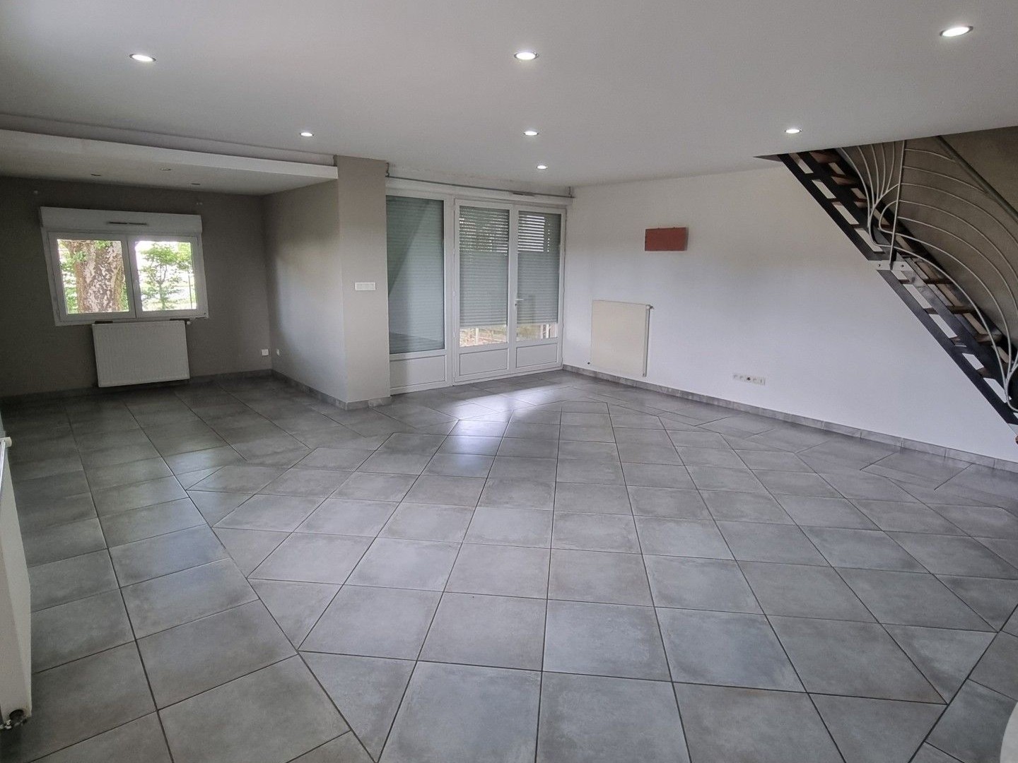 Maison à vendre - 10 pièces - 199m2 - Montret (71440)
