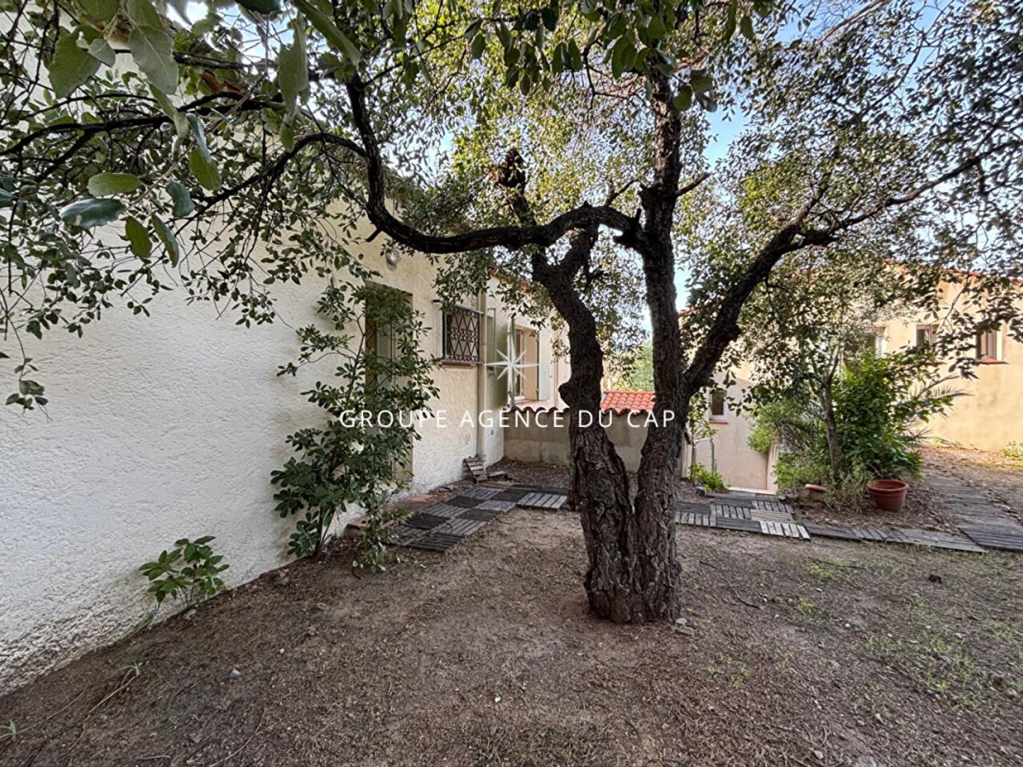 Maison à vendre - 10 pièces - 200m2 - Roquebrune-Sur-Ar... (83380)