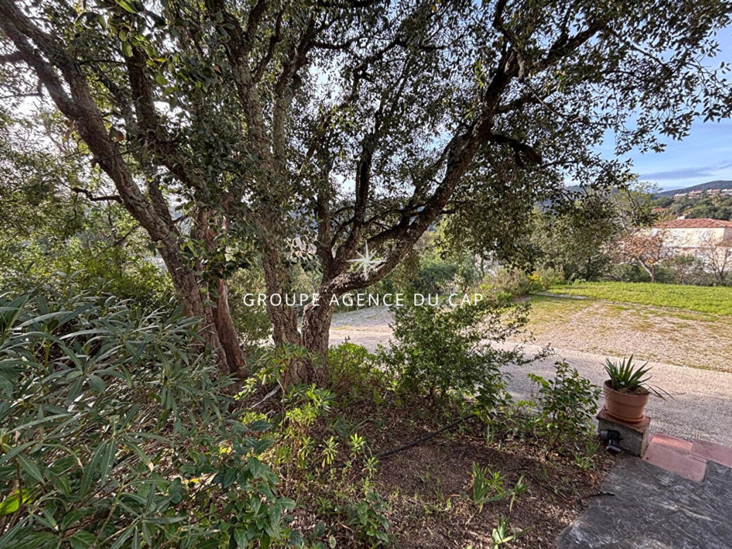 Maison à vendre - 10 pièces - 200m2 - Roquebrune-Sur-Ar... (83380)