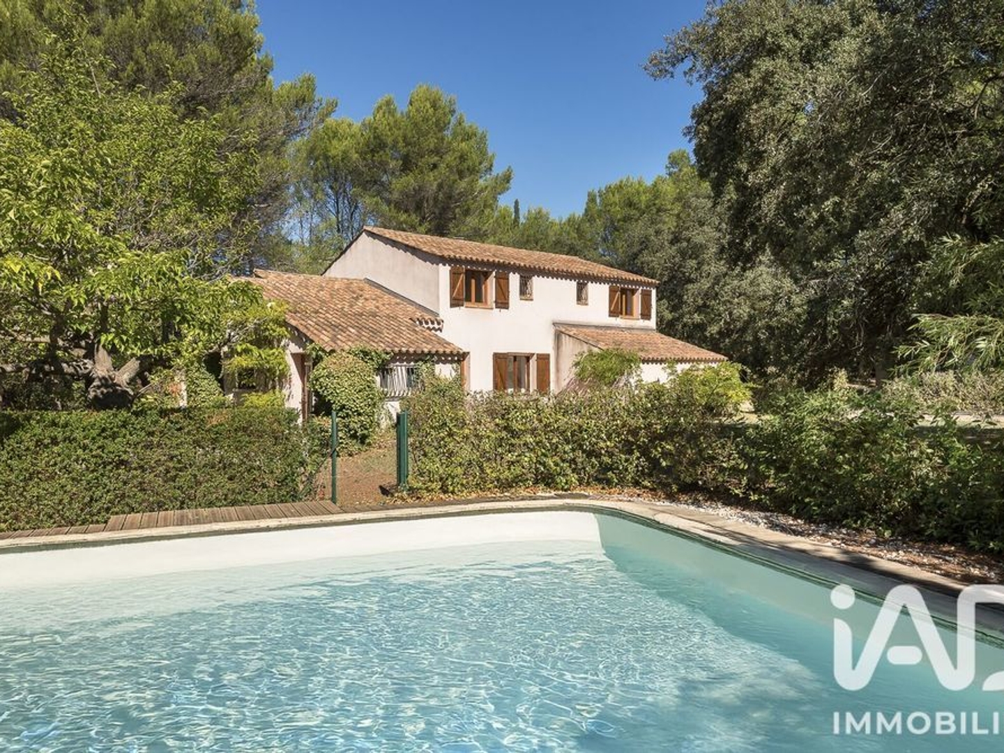 Maison à vendre - 8 pièces - 268m2 - Éguilles (13510)