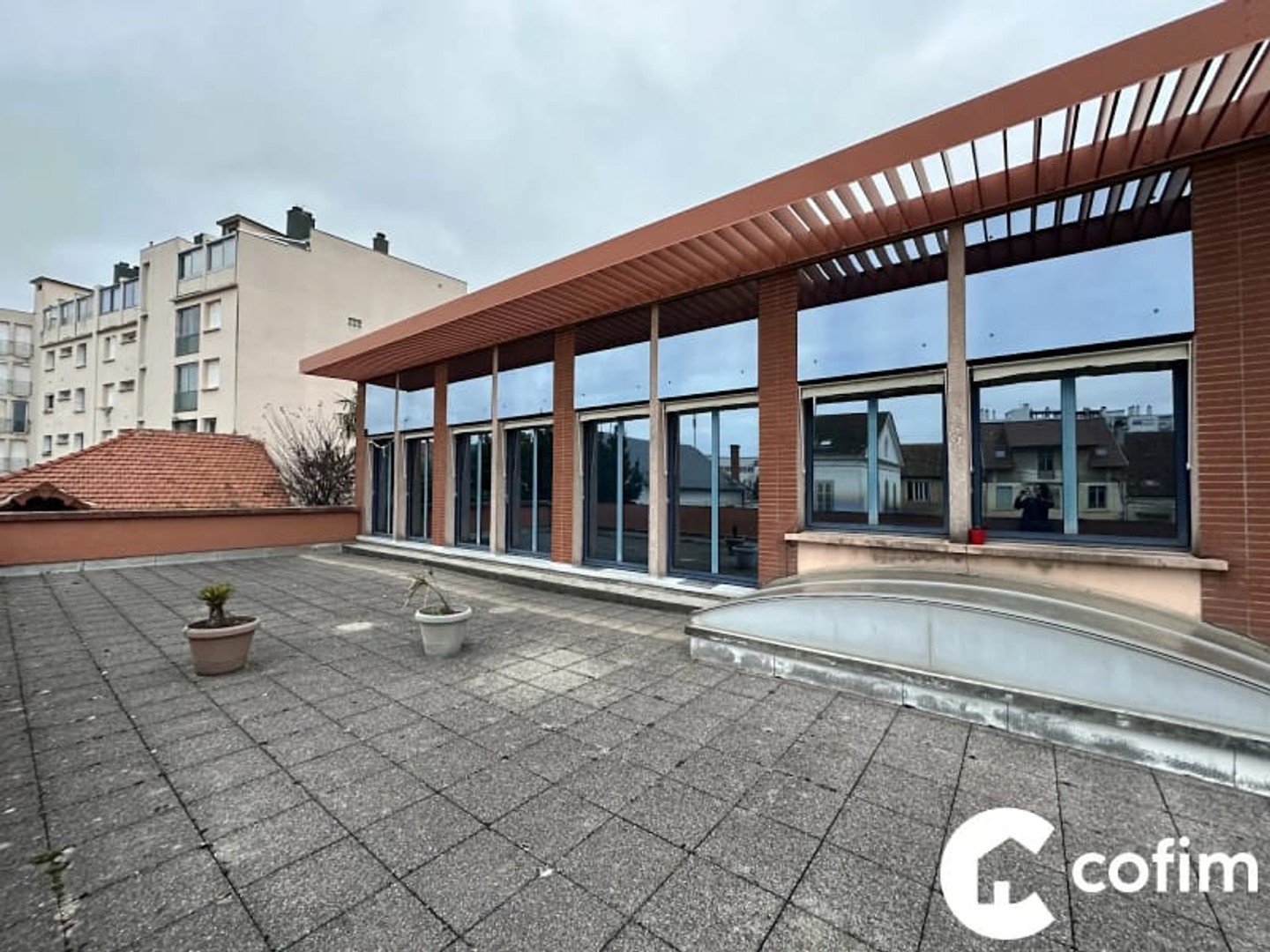Bureaux 27 pièces 700 m²