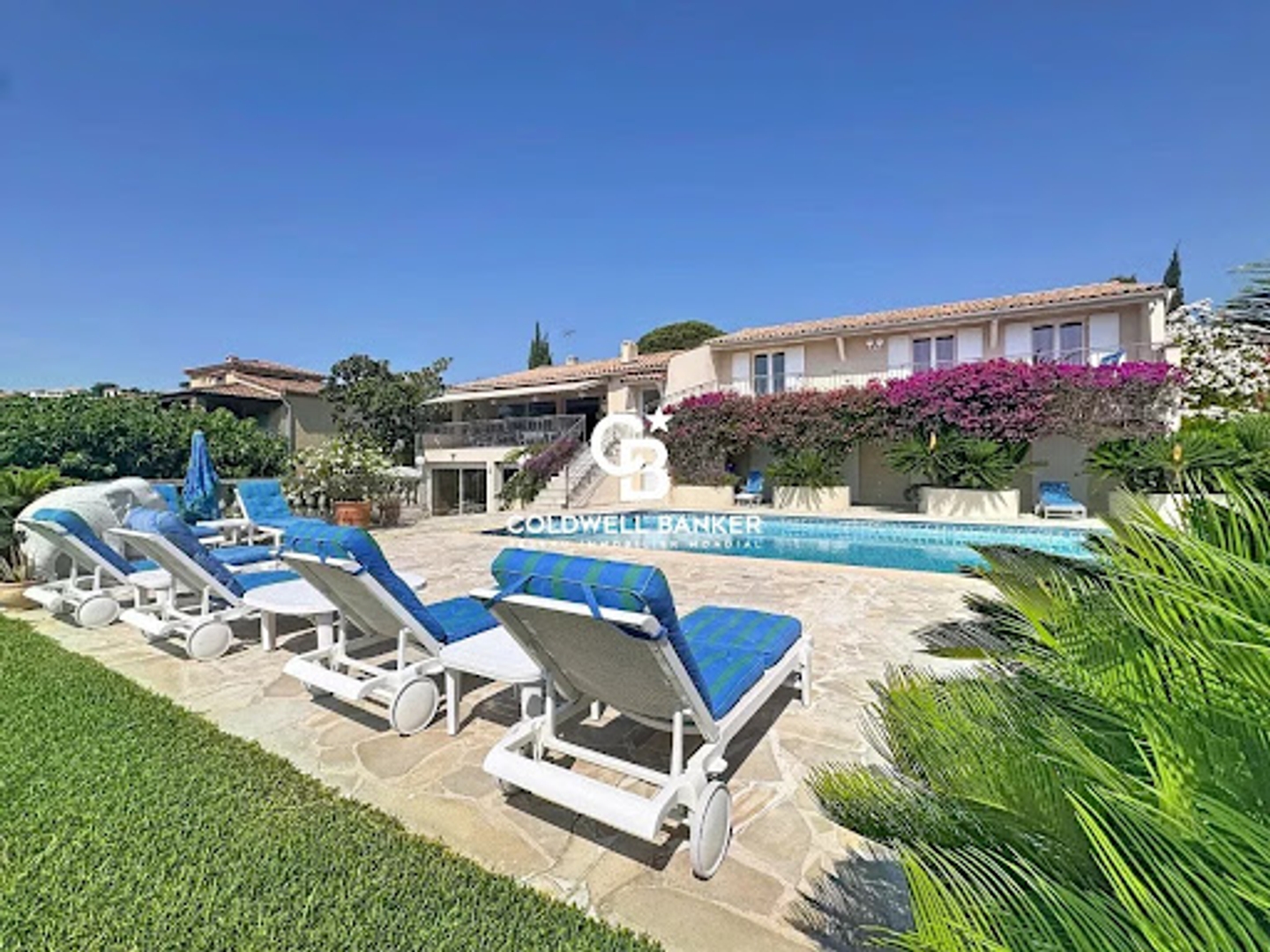 Maison à vendre - 11 pièces - 313m2 - Fréjus (83370)