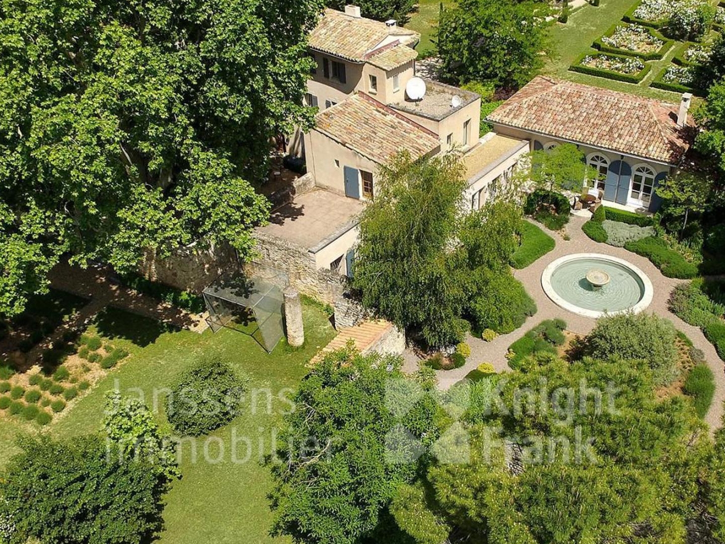 Maison 10 pièces 420 m²