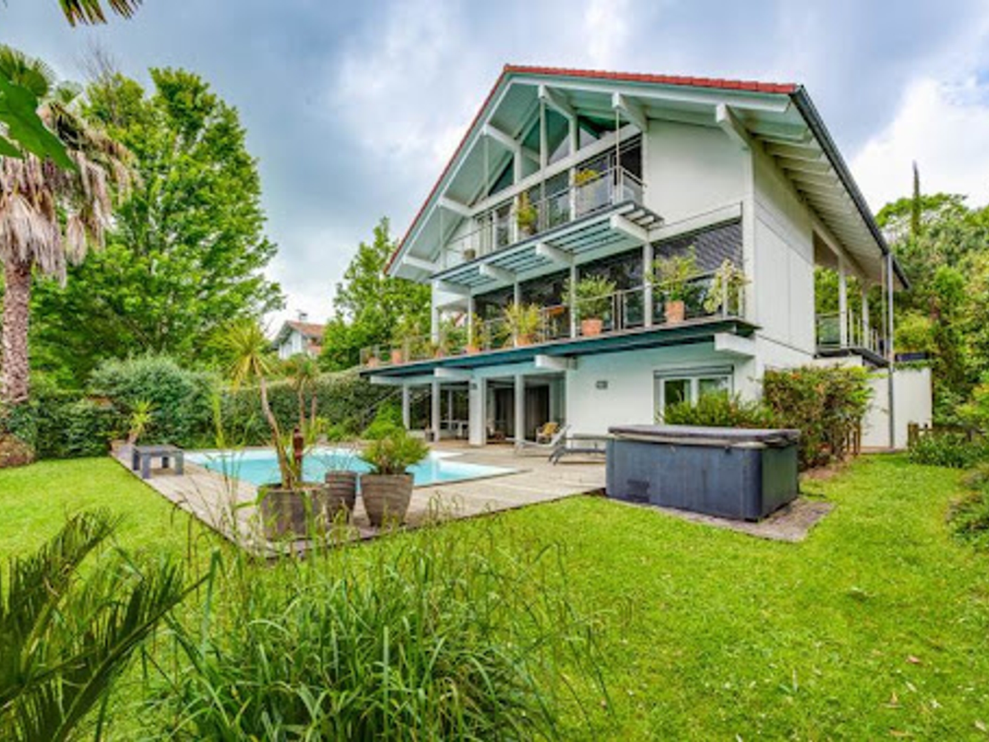 Maison 8 pièces 300 m²