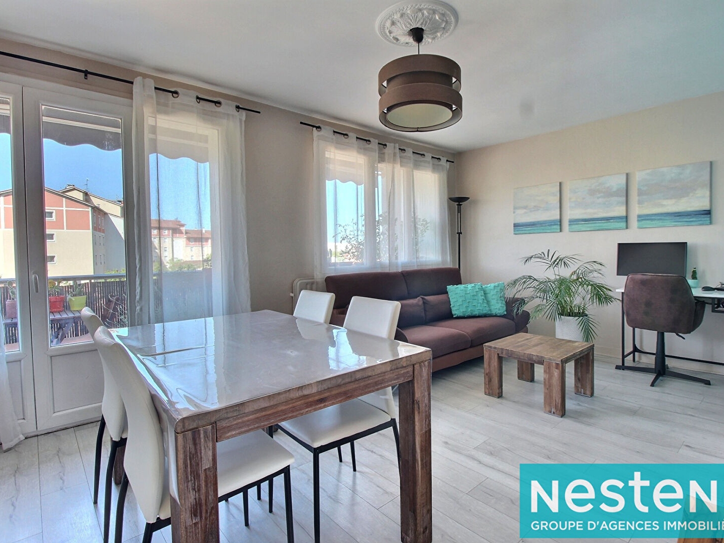 DÉCINES CENTRE ? T4 TRAVERSANT DE 80 M² AVEC BALCON, ASCENSEUR ET STATIONNEMENT