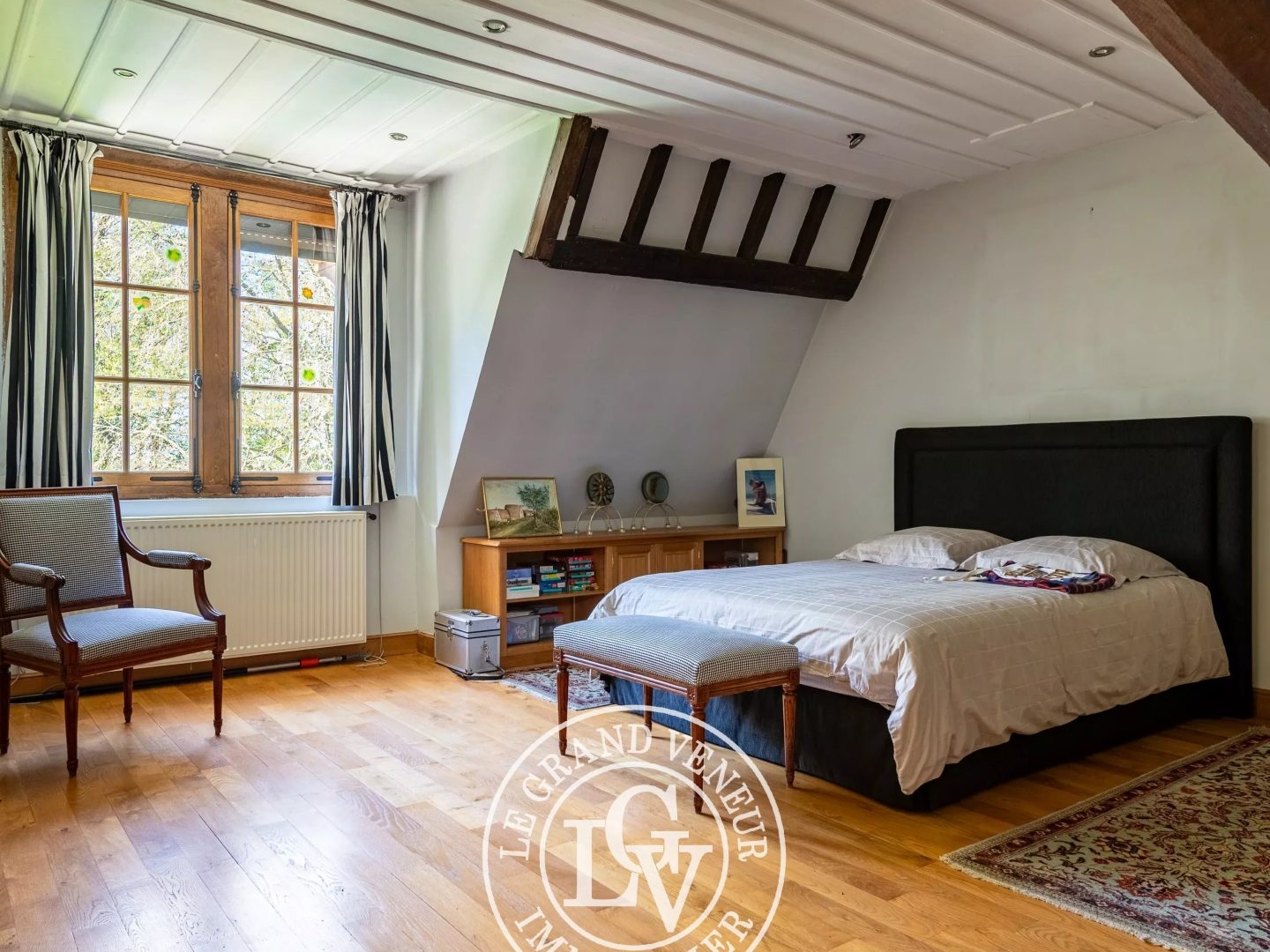 DEMEURE DE CHARME | 6 CHAMBRES | BUREAU | 3 SALLES DE BAINS | PISCINE | TENNIS- PARC PAYSAGER DE 24 500M²