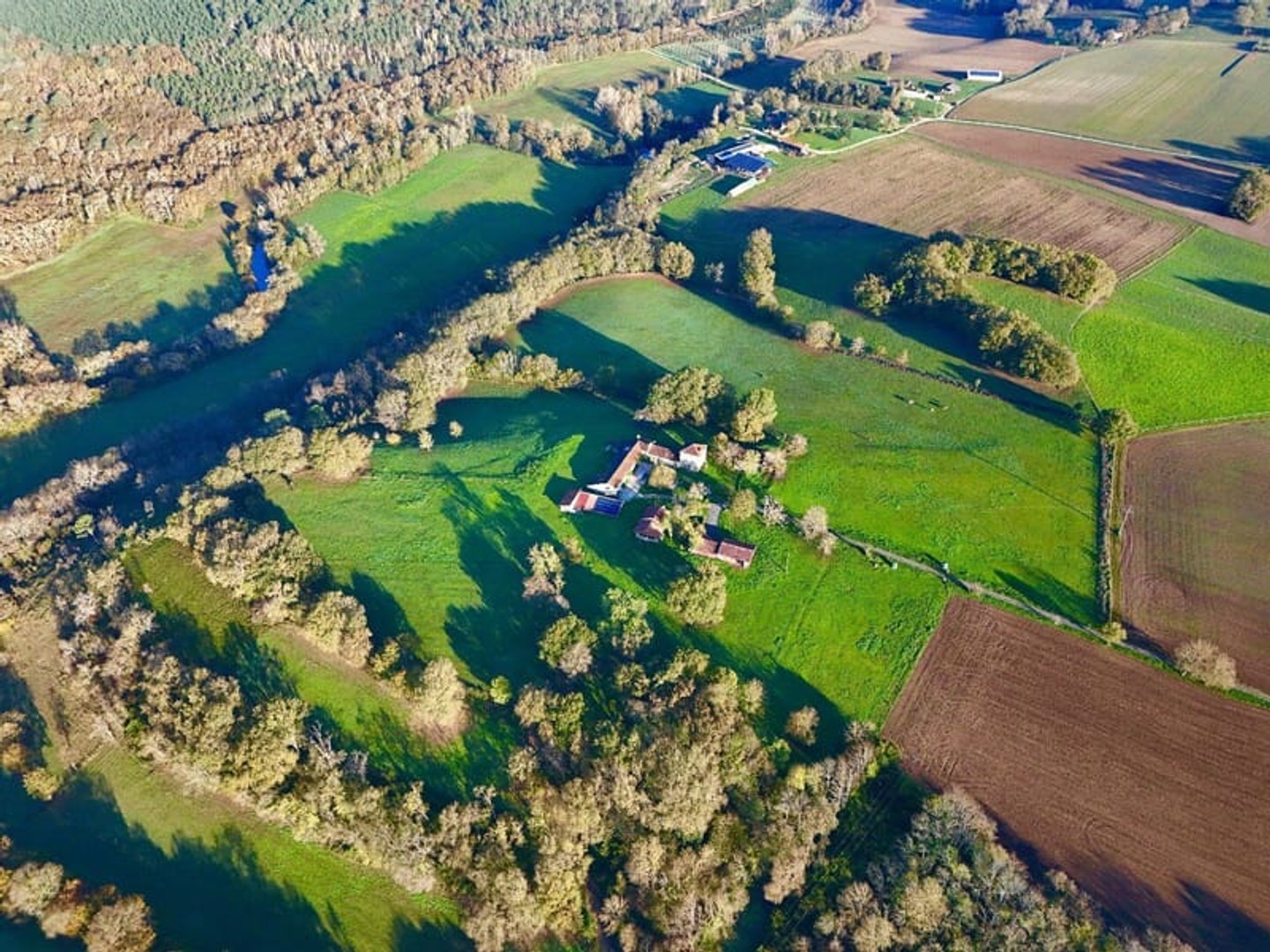 GRANDE PROPRIETE IDEALE POUR PROJET D'HEBERGEMENT