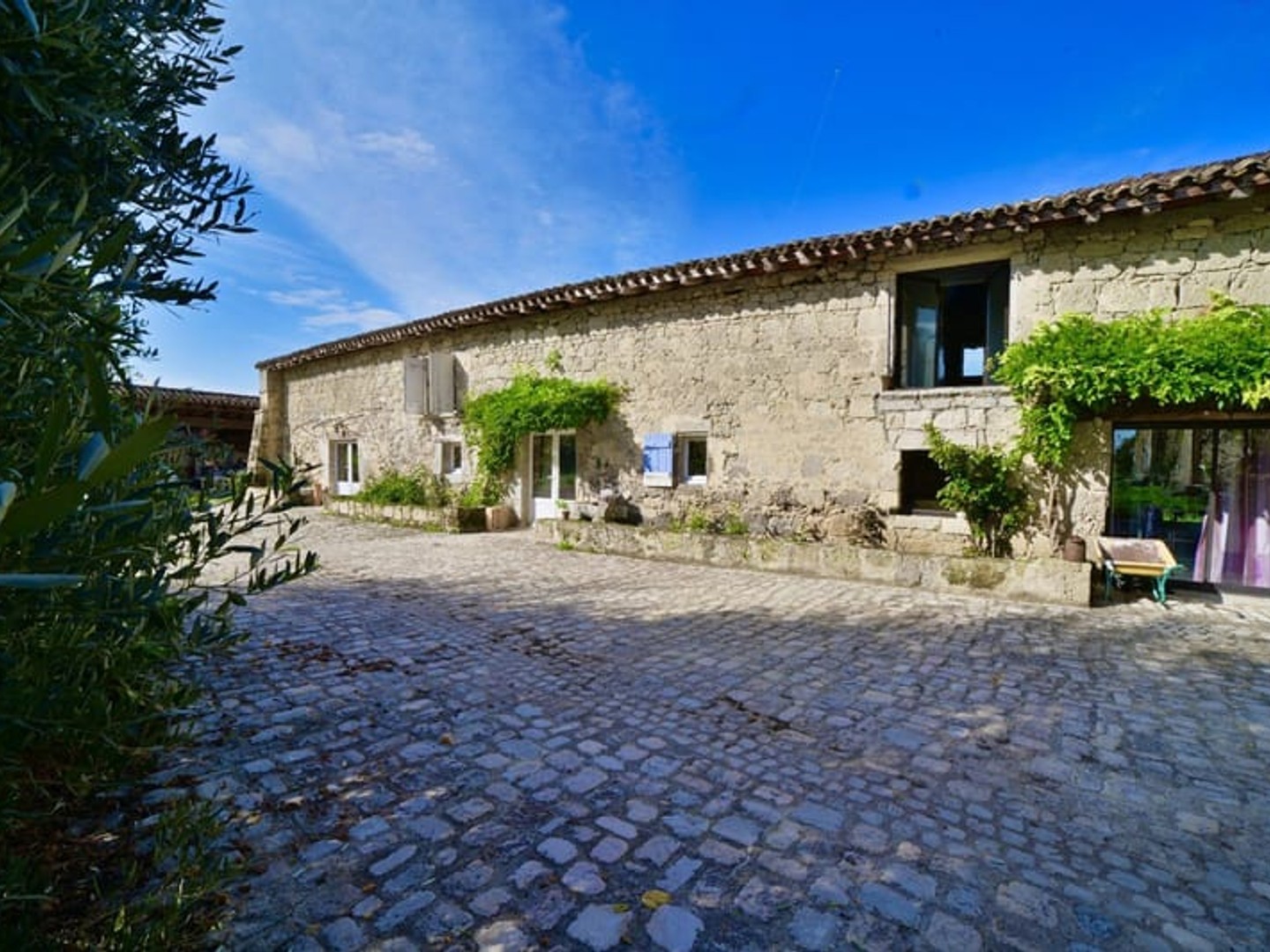 Maison à vendre - 16 pièces - 760m2 - Nérac (47600)