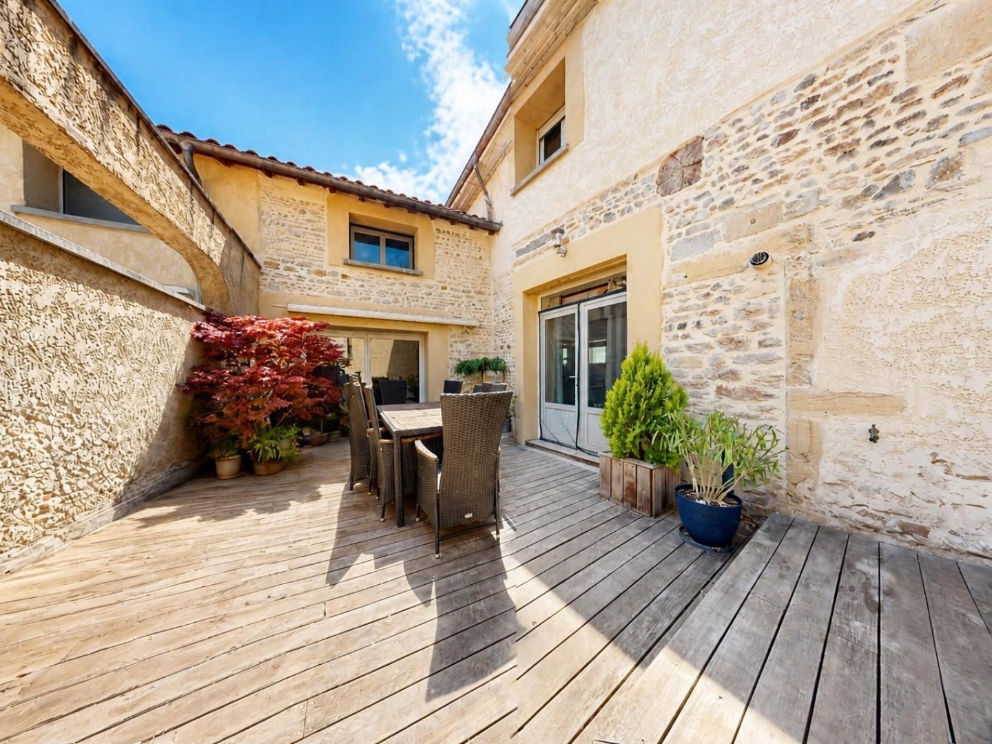 Maison à vendre - 6 pièces - 230m2 - La Chapelle-De-Gu... (71570)
