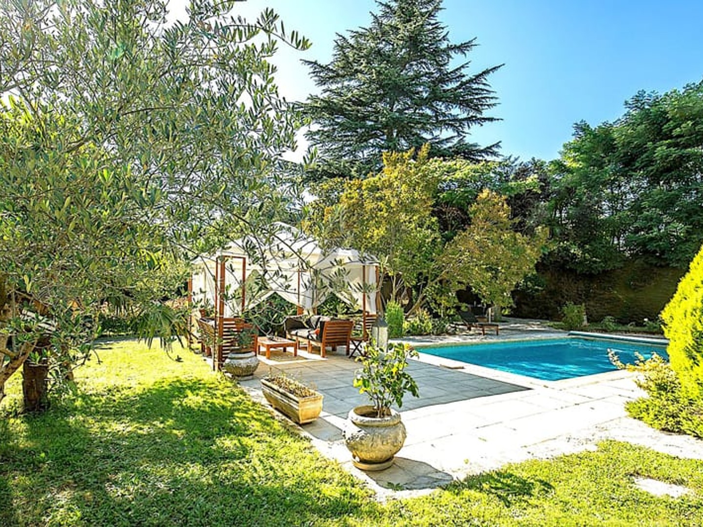 SAINT-CYR-AU-MONT-D'OR VILLA D' ARCHITECTE AVEC PARC PAYSAGER ET PISCINE