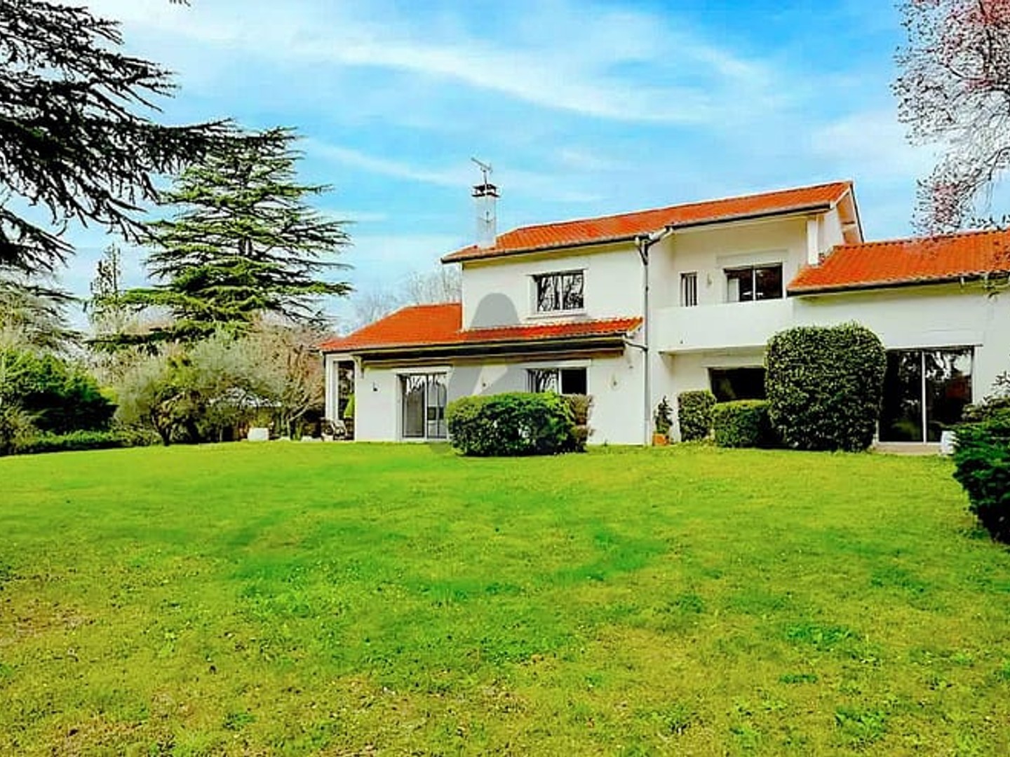 Maison à vendre - 8 pièces - 240m2 - Saint-Cyr-Au-Mont... (69450)
