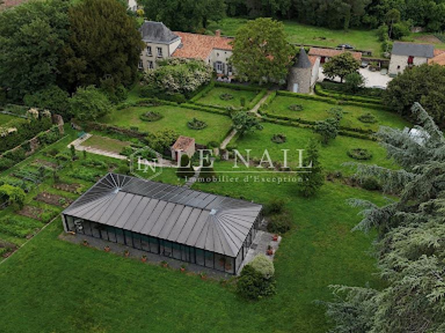 Maison à vendre - 12 pièces - 380m2 - Thouars (79100)