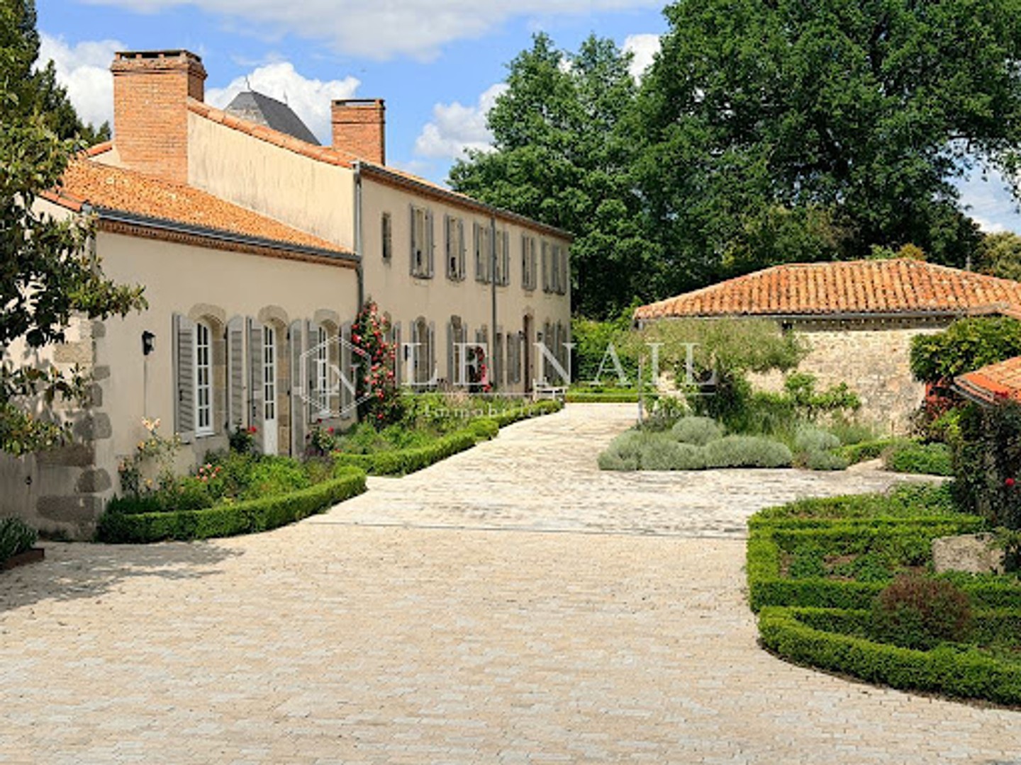 Maison à vendre - 12 pièces - 380m2 - Thouars (79100)