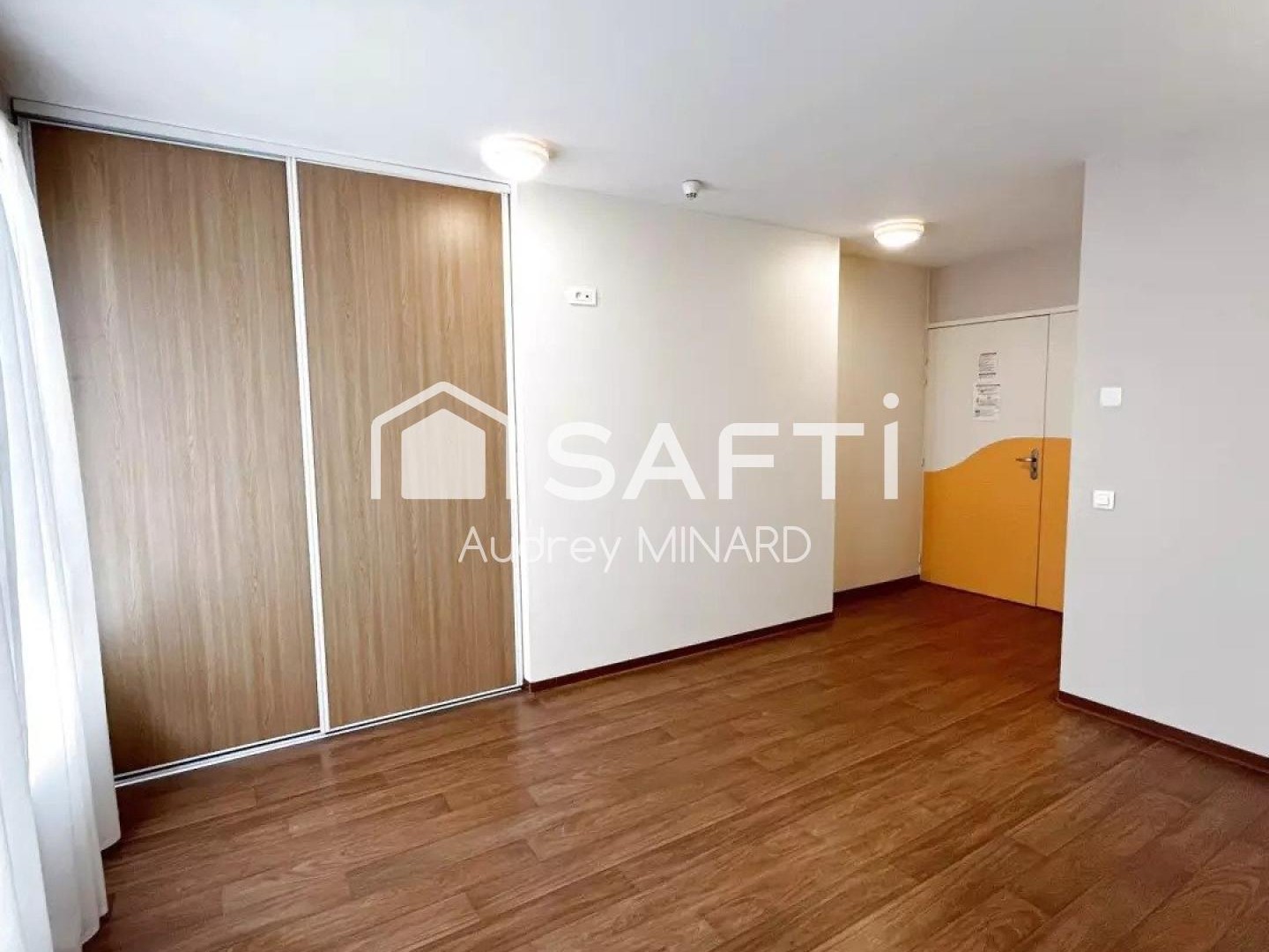Bureaux à vendre - 10 pièces - 327m2 - Léognan (33850)