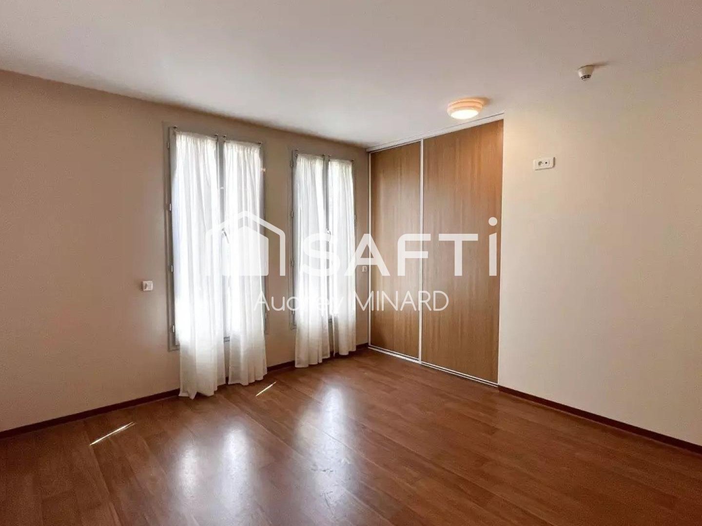 Bureaux à vendre - 10 pièces - 327m2 - Léognan (33850)