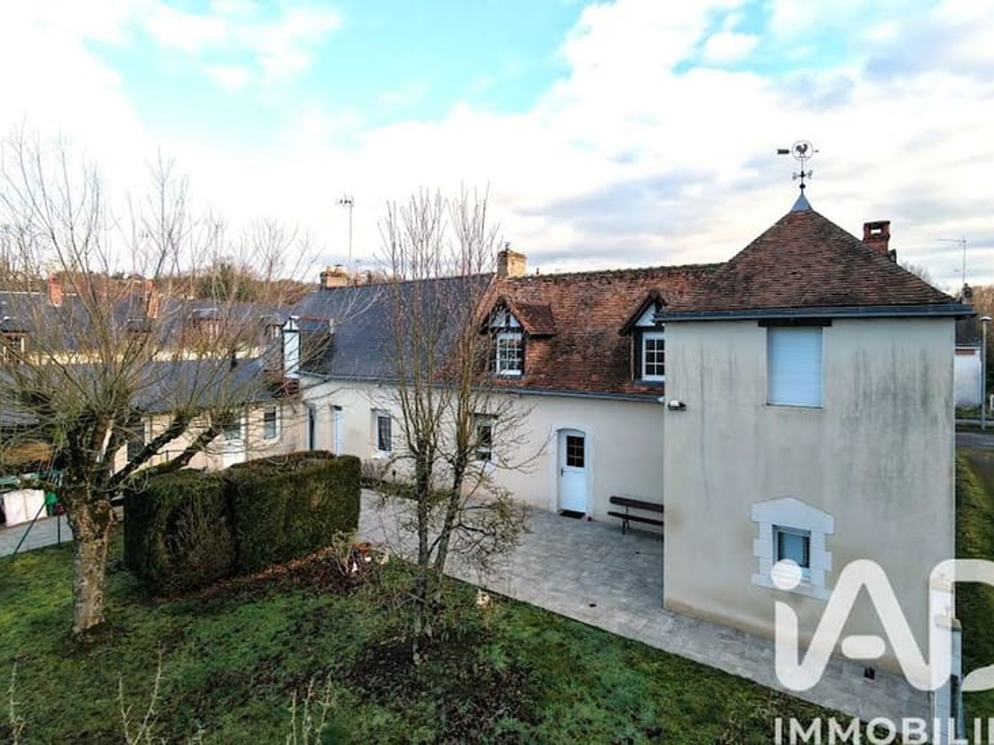 Maison à vendre - 8 pièces - 173m2 - Nogent-Sur-Loir (72500)
