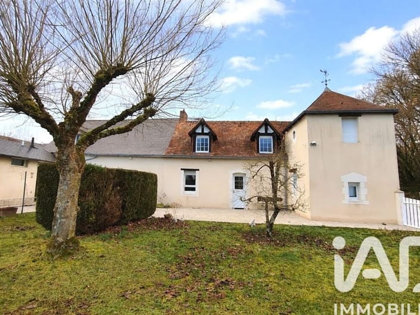 Maison à vendre - 8 pièces - 173m2 - Nogent-Sur-Loir (72500)