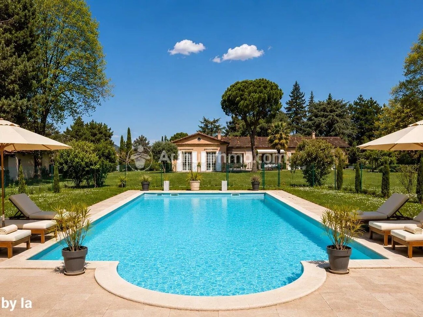 Maison 2 pièces 307 m²