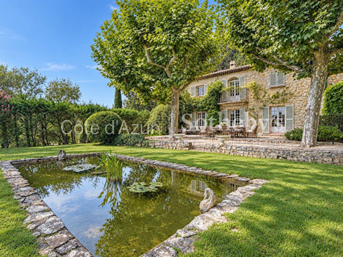 Maison à vendre - 12 pièces - 344m2 - Châteauneuf-Grasse (06740)