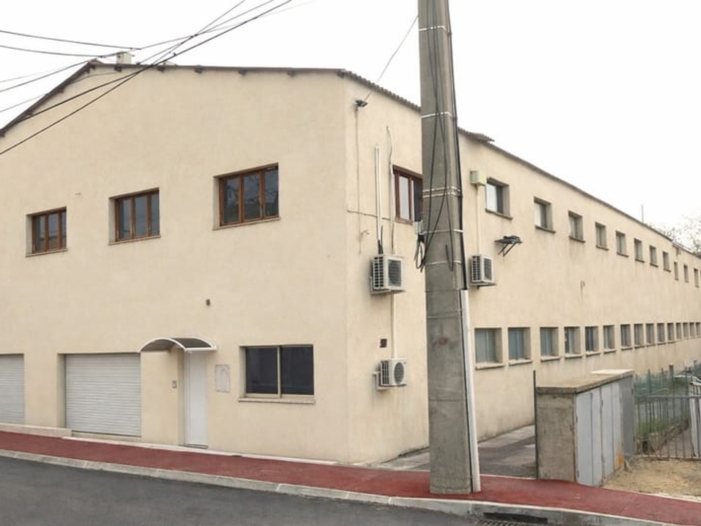 Locaux à vendre - 1800m2 - Grasse (06130)