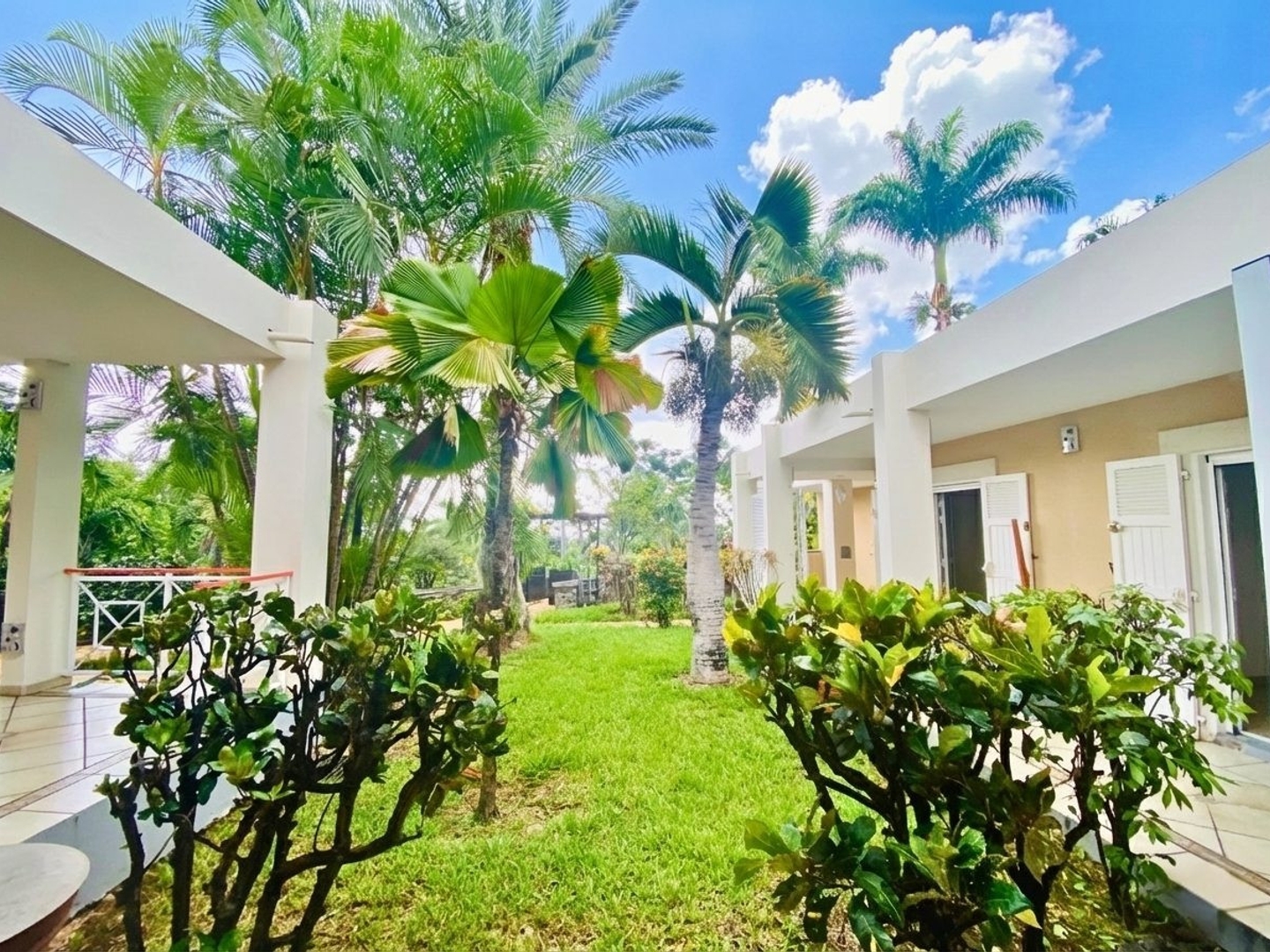 Maison à vendre - 7 pièces - 245m2 - La Possession (97419)