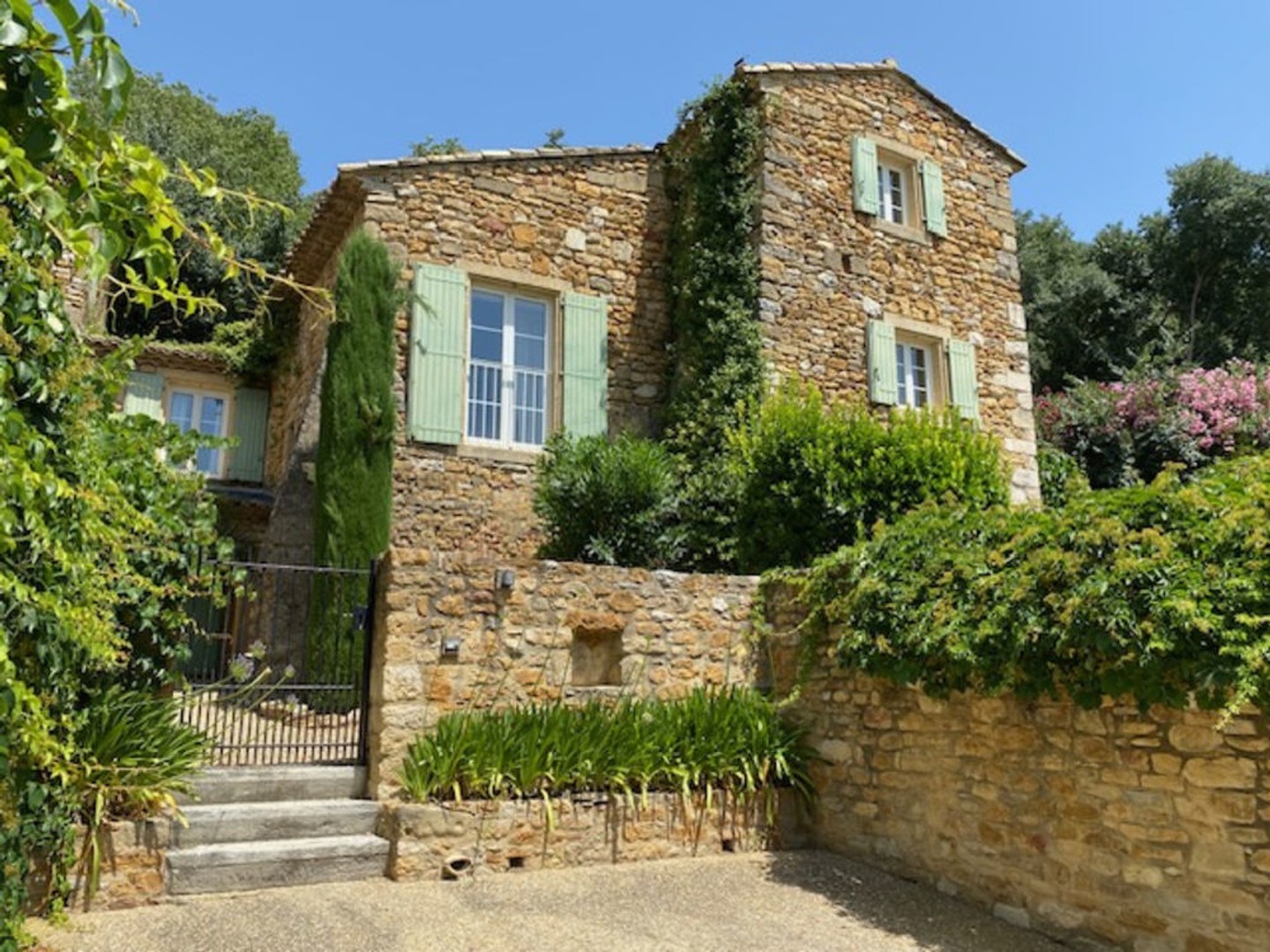 Maison à vendre - 10 pièces - 207m2 - Montaren-Et-Saint... (30700)