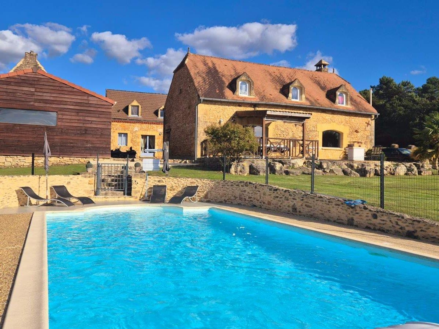 Maison à vendre - 23 pièces - 455m2 - Les Eyzies (24620)