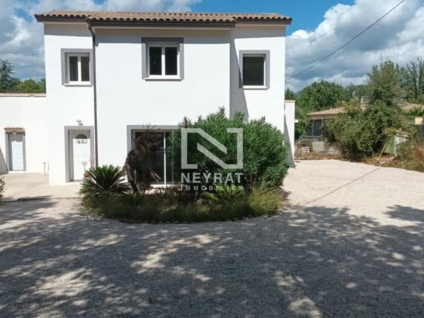 CALLIAN ! Belle villa contemporaine avec piscine