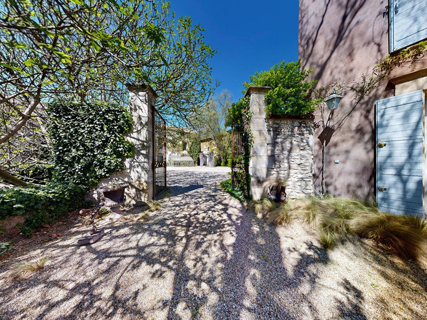 Propriété d'exception à deux pas de L 'Isle sur Sorgue bastide Moulin Dépendances Calme absolu PROVENCE VENTOUX