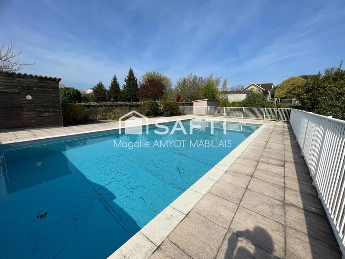 Magasin à vendre - 30 pièces - 1016m2 - Cognac (16100)