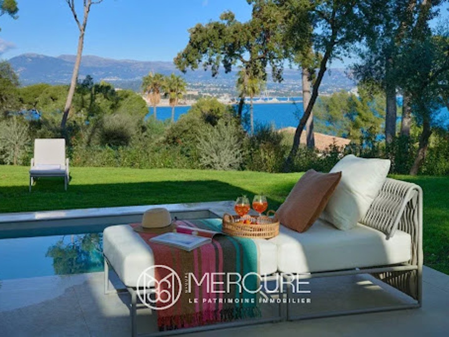 Maison à vendre - 8 pièces - 405m2 - Antibes (06160)