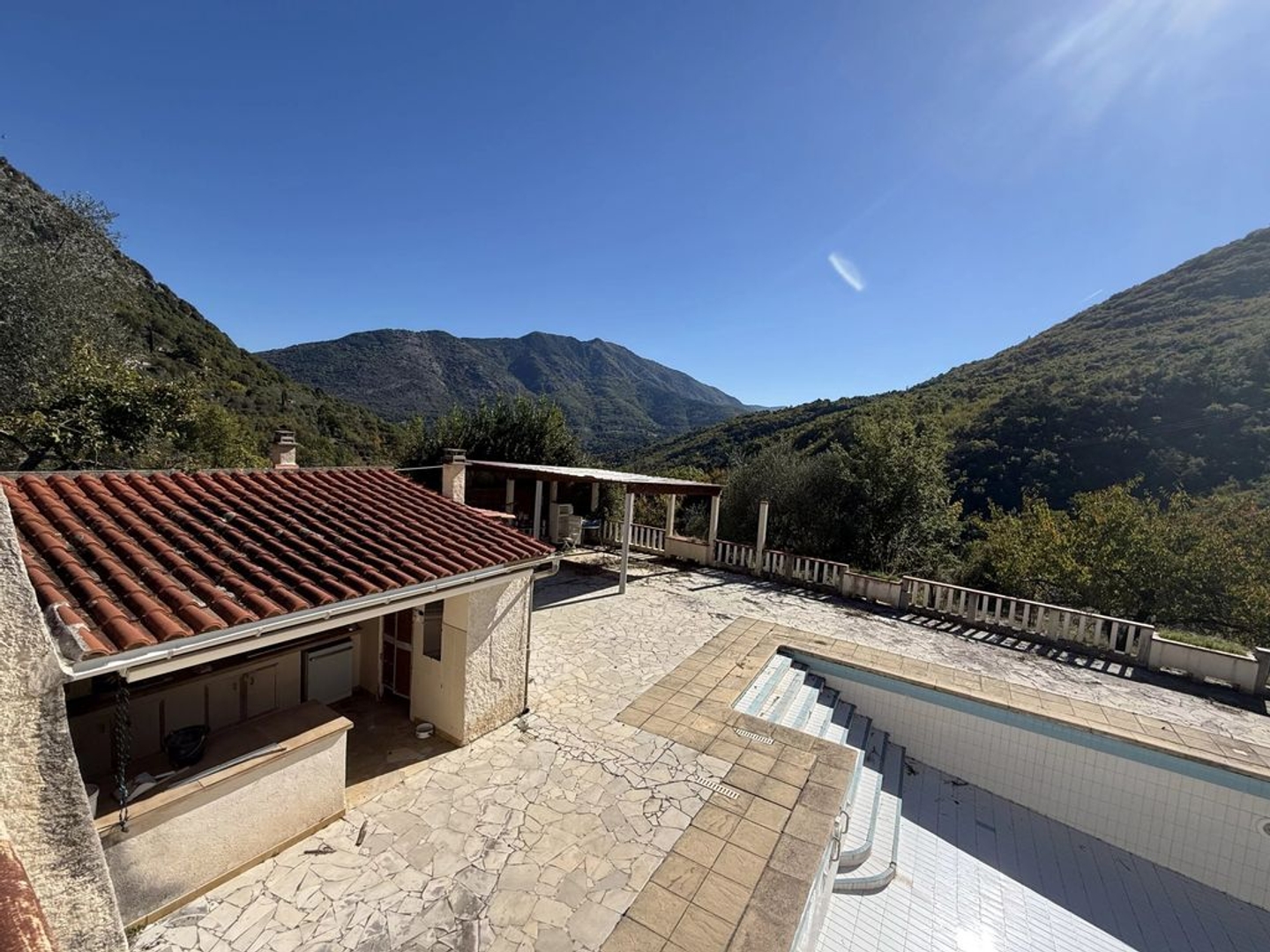 Maison à vendre - 6 pièces - 1000m2 - Sospel (06380)