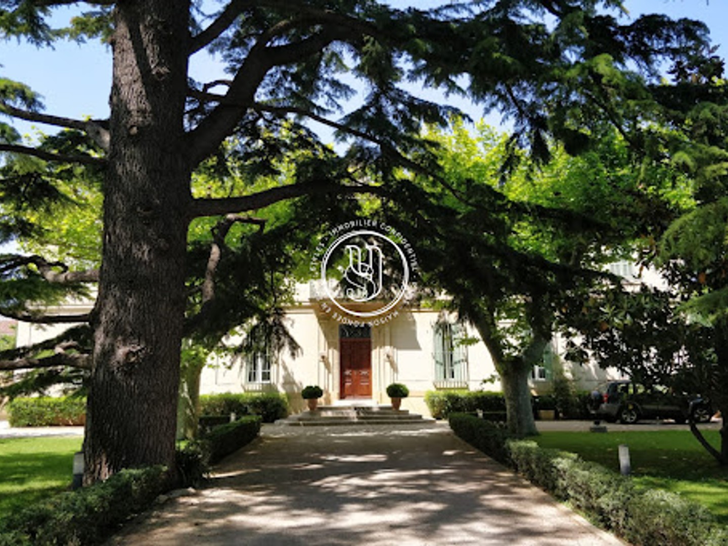 Maison à vendre - 10 pièces - 496m2 - Mouriès (13890)