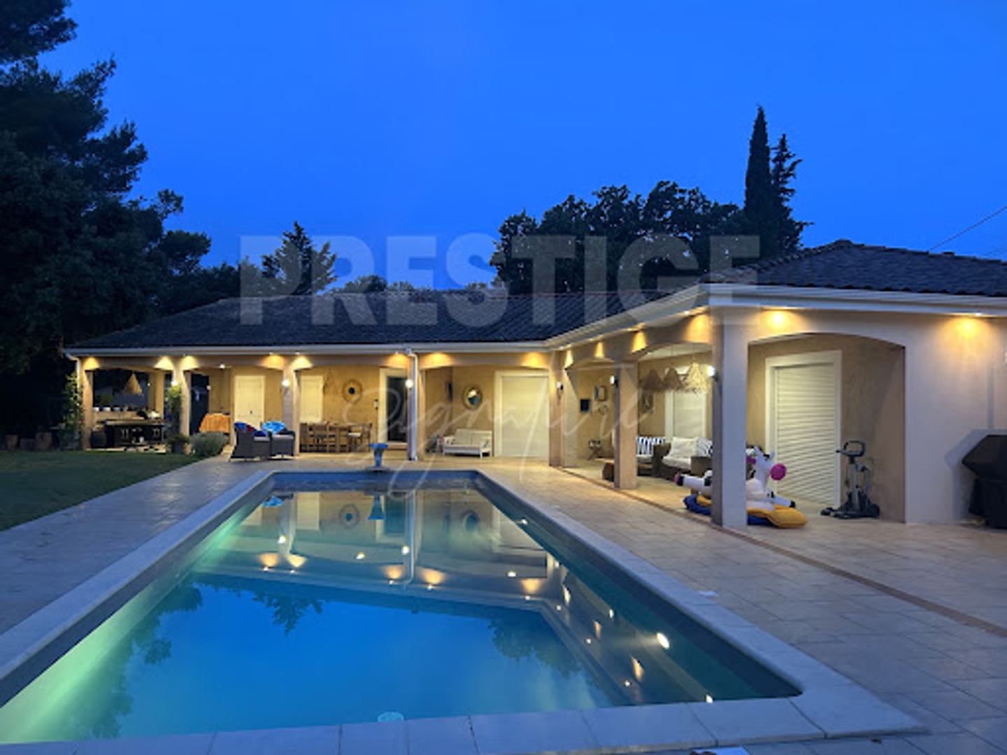 Maison à vendre - 4 pièces - 177m2 - Solliès-Pont (83210)