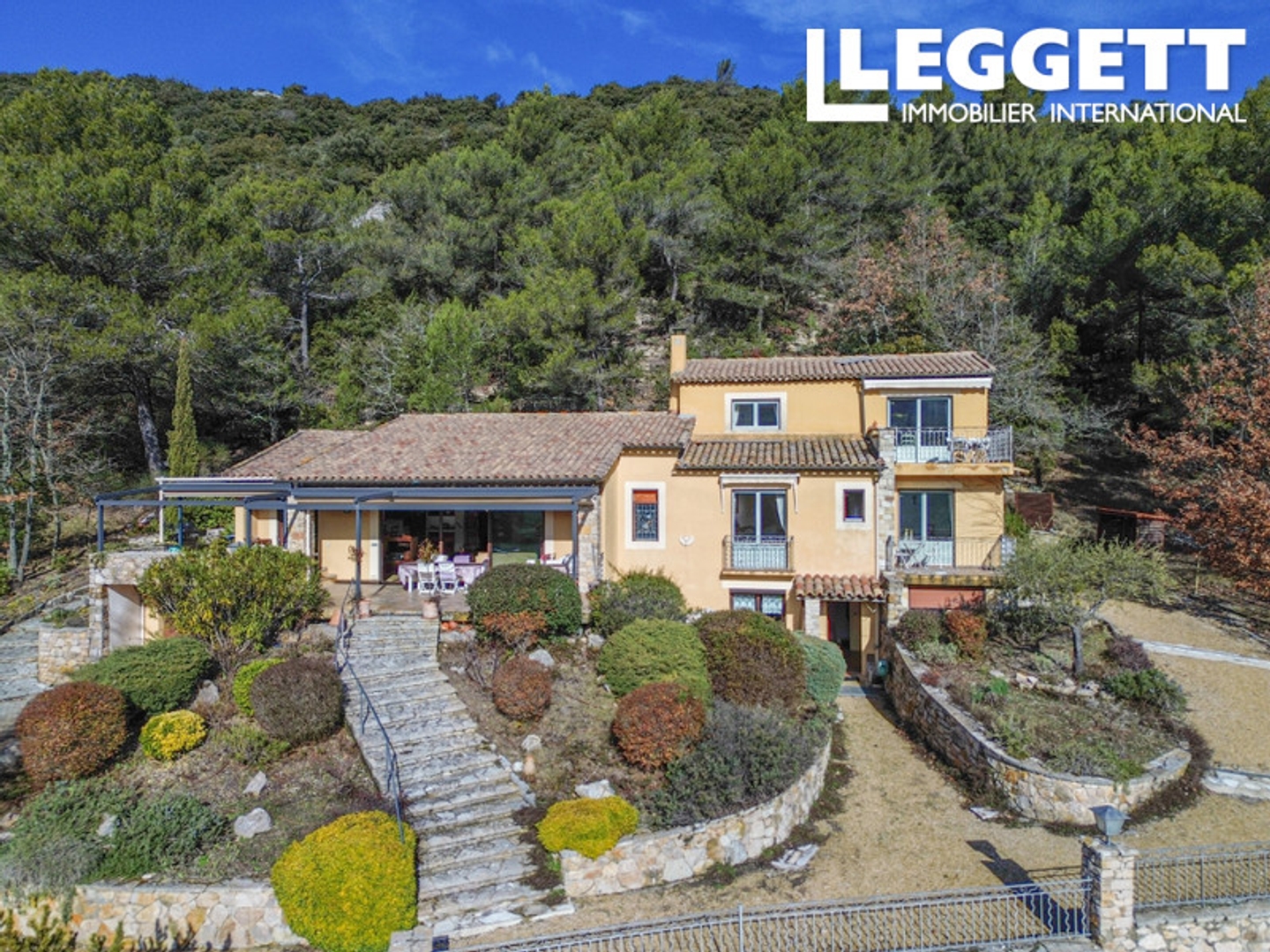 Vauvenargues?Maison de prestige 334 m² vue Sainte-Victoire, 1,78 ha, piscine, 3 ch, 2 Appartements indépendant