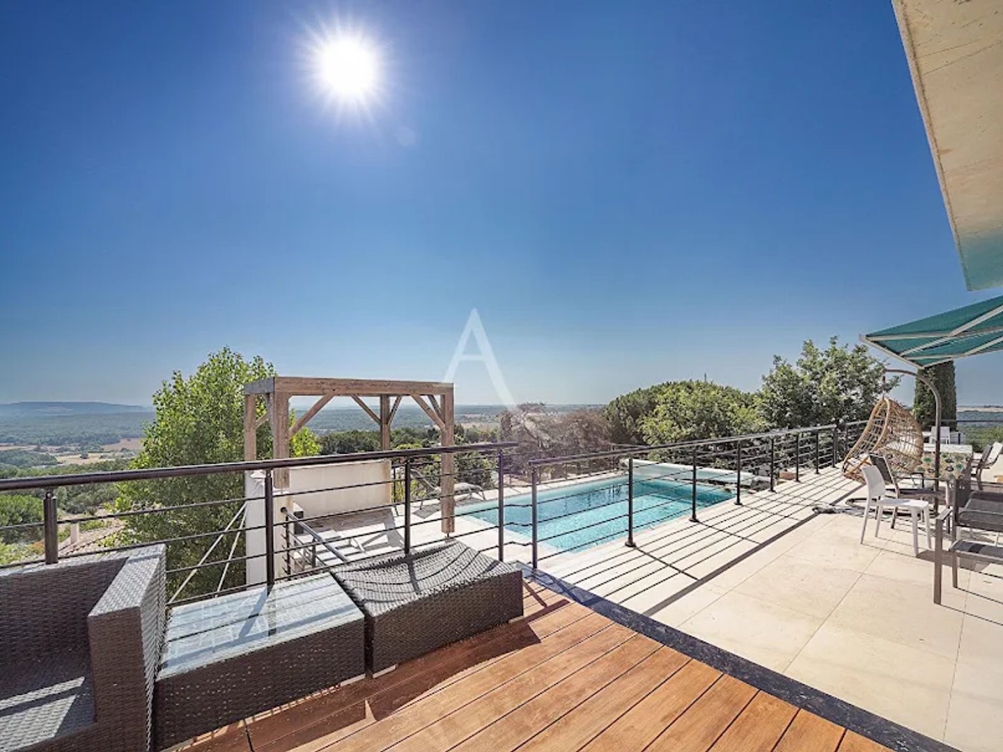 Maison 8 pièces 232 m²