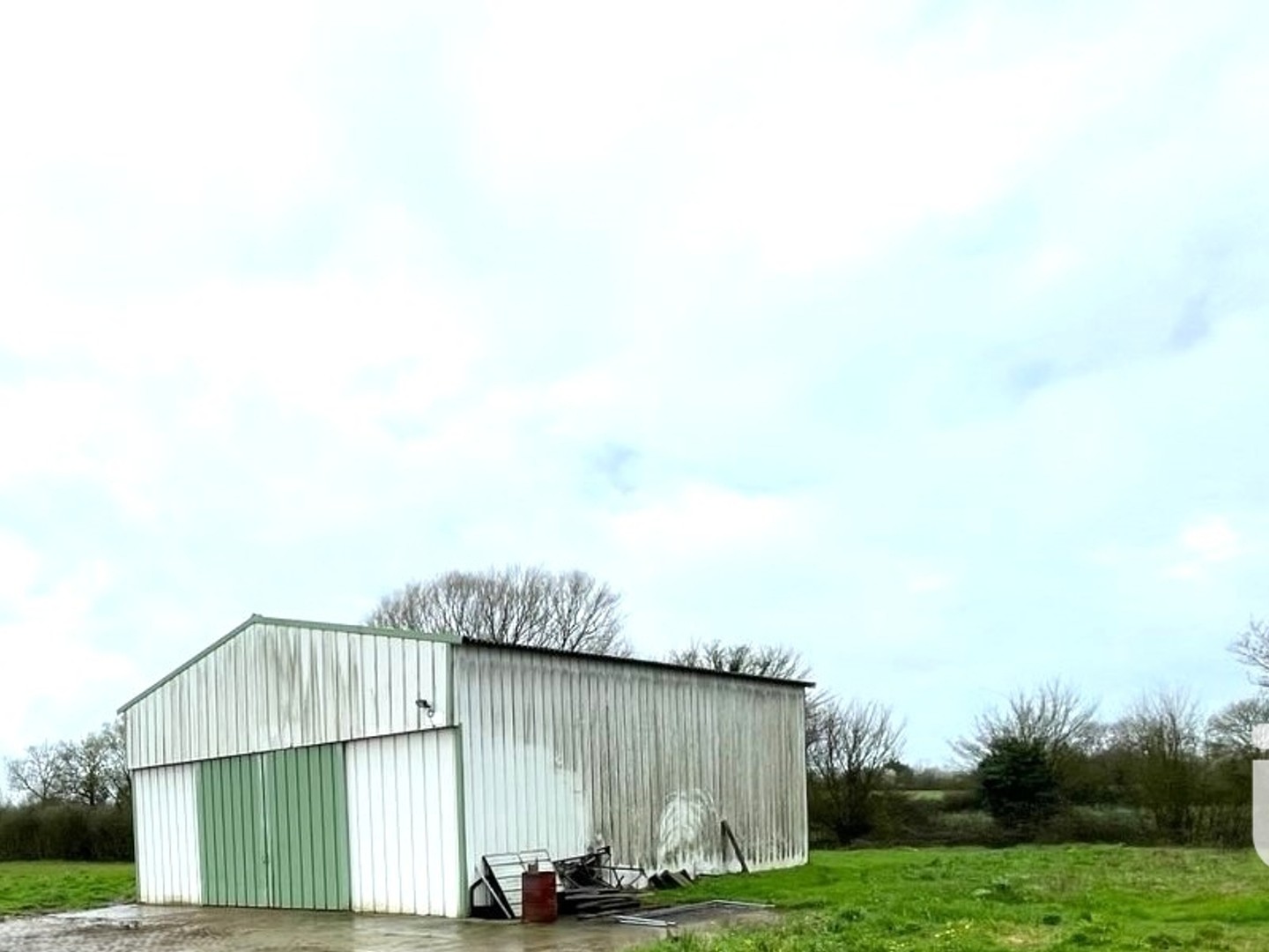 Parking / garage / box à vendre - 150m2 - Loireauxence (44370)