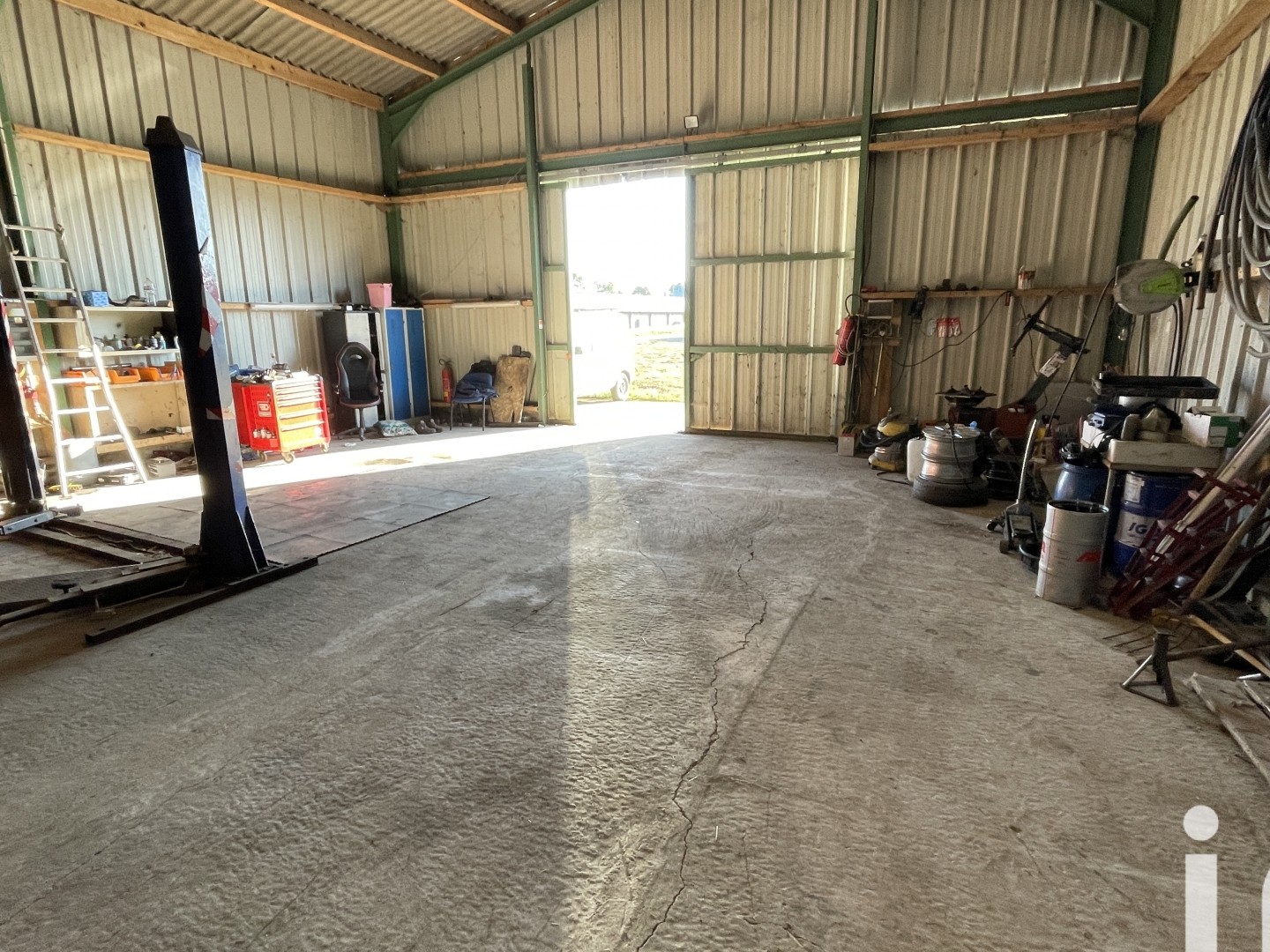 Parking / garage / box à vendre - 150m2 - Loireauxence (44370)